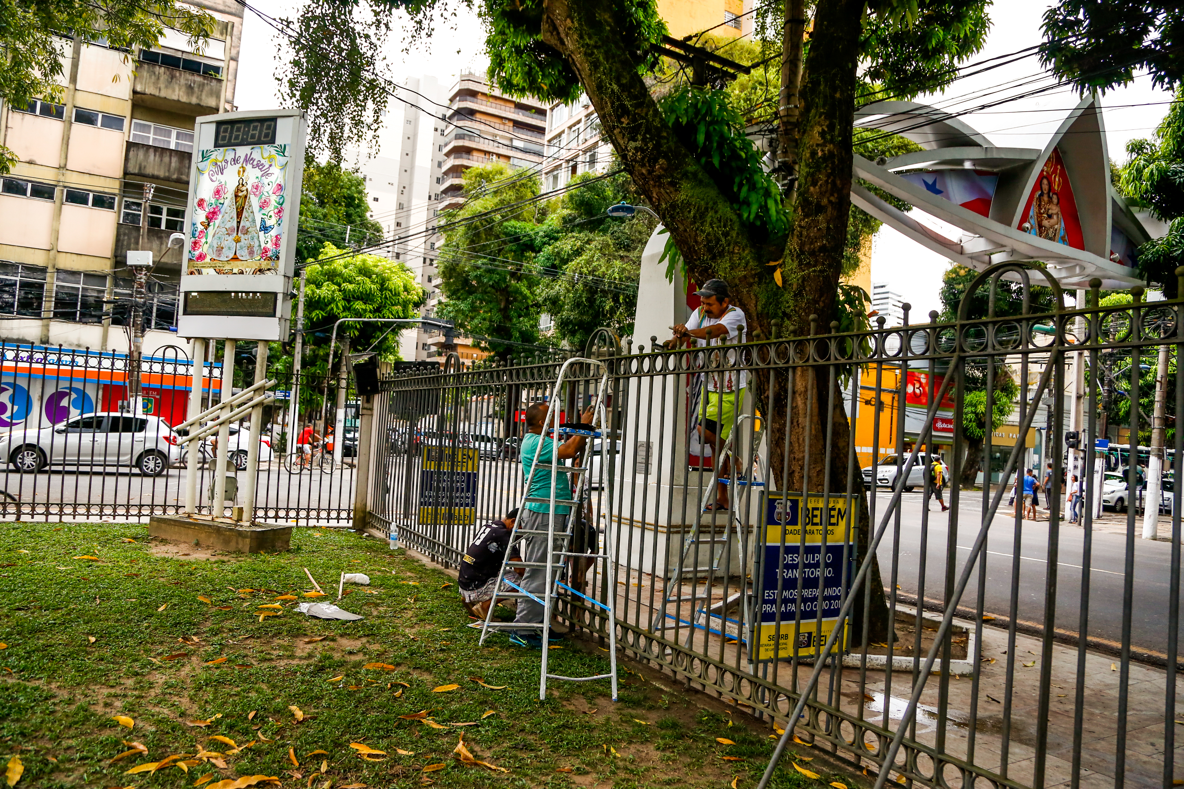 Praça Santuário está isolada para obras de manutenção para o Círio 2018