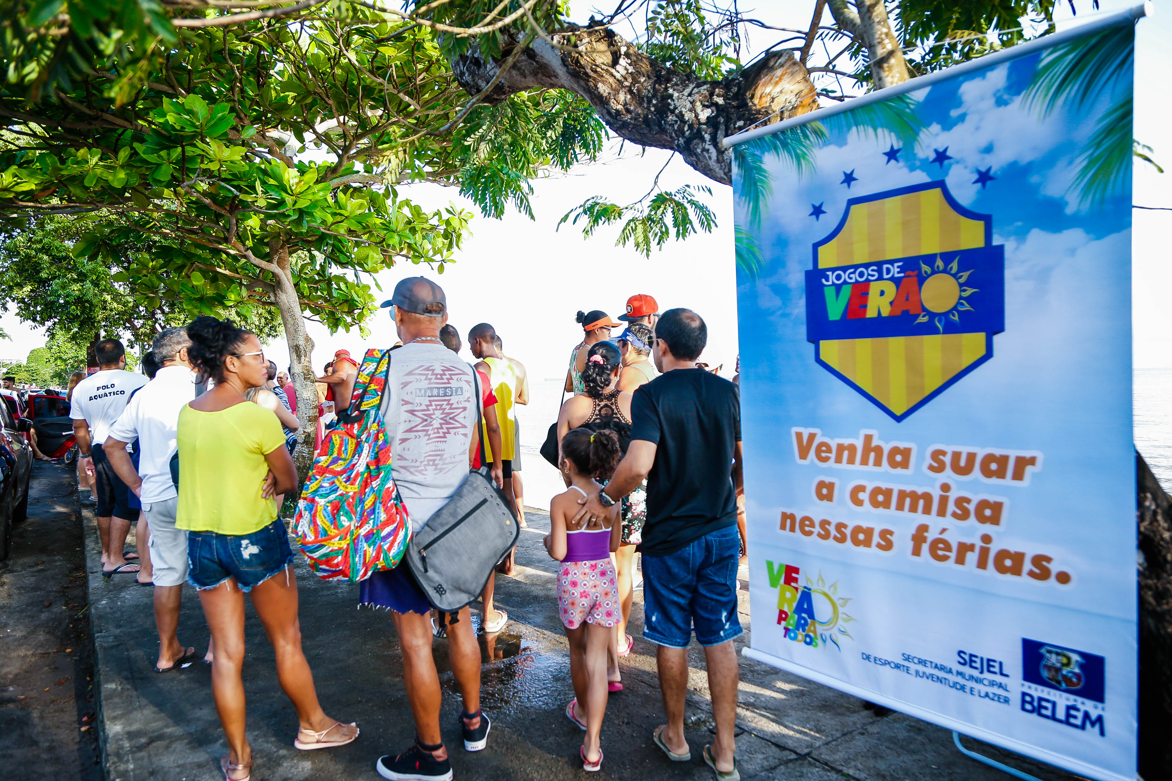 Atletas participam de tradicional travessia em Mosqueiro