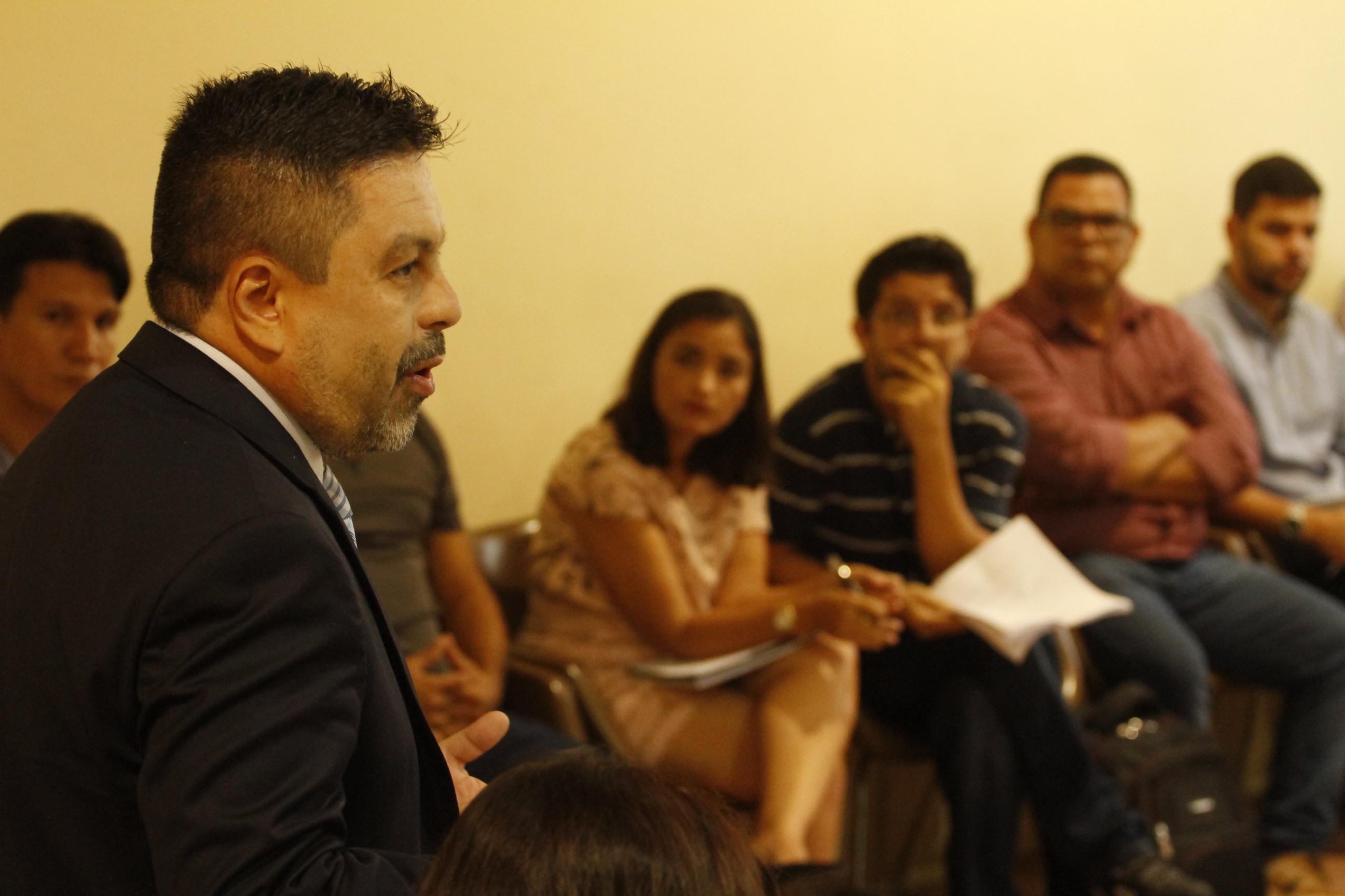 Taxistas e motoristas de aplicativo debatem prestação do serviço de transporte de passageiros