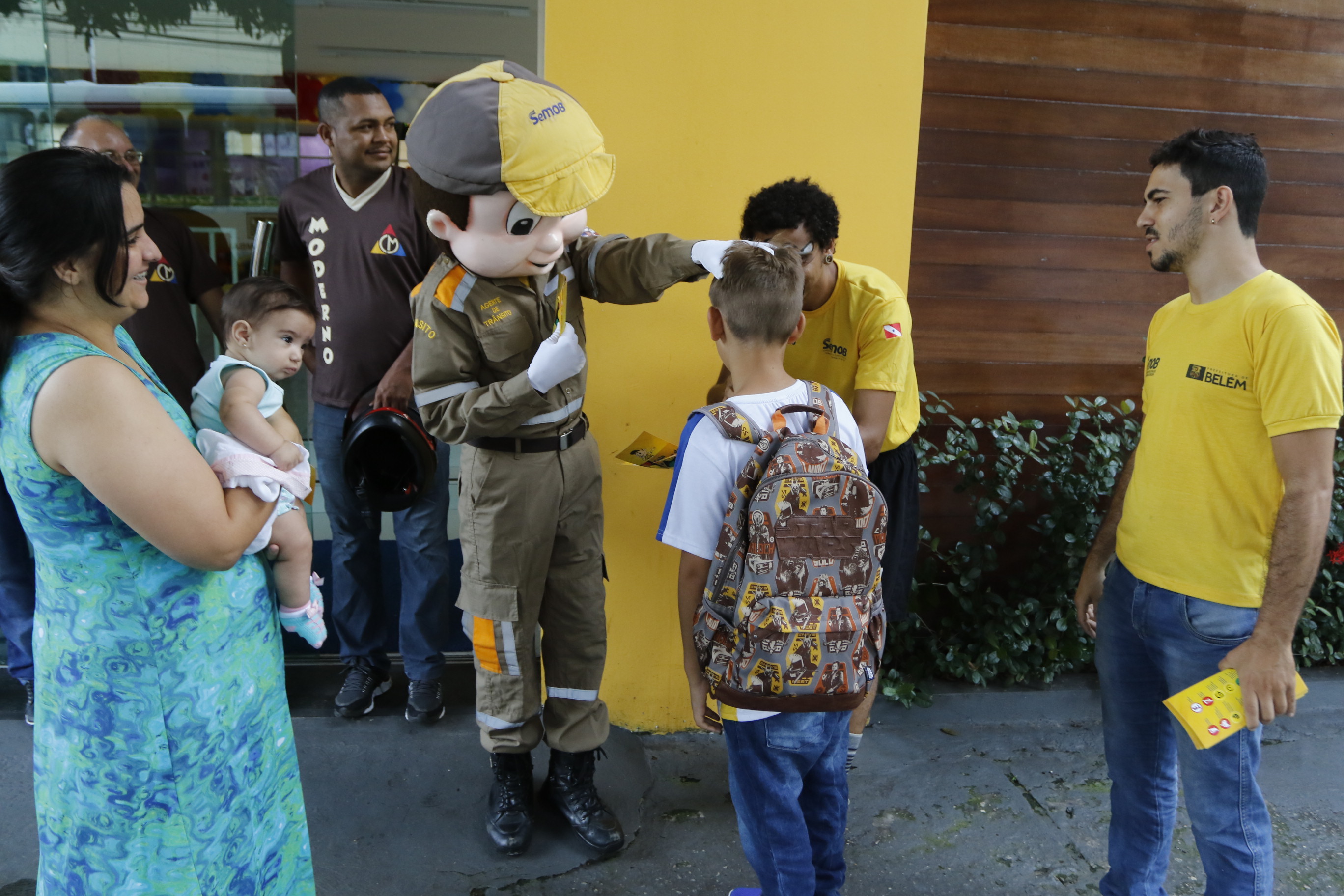 Turma do Semobinho orienta pais e alunos na volta às aulas