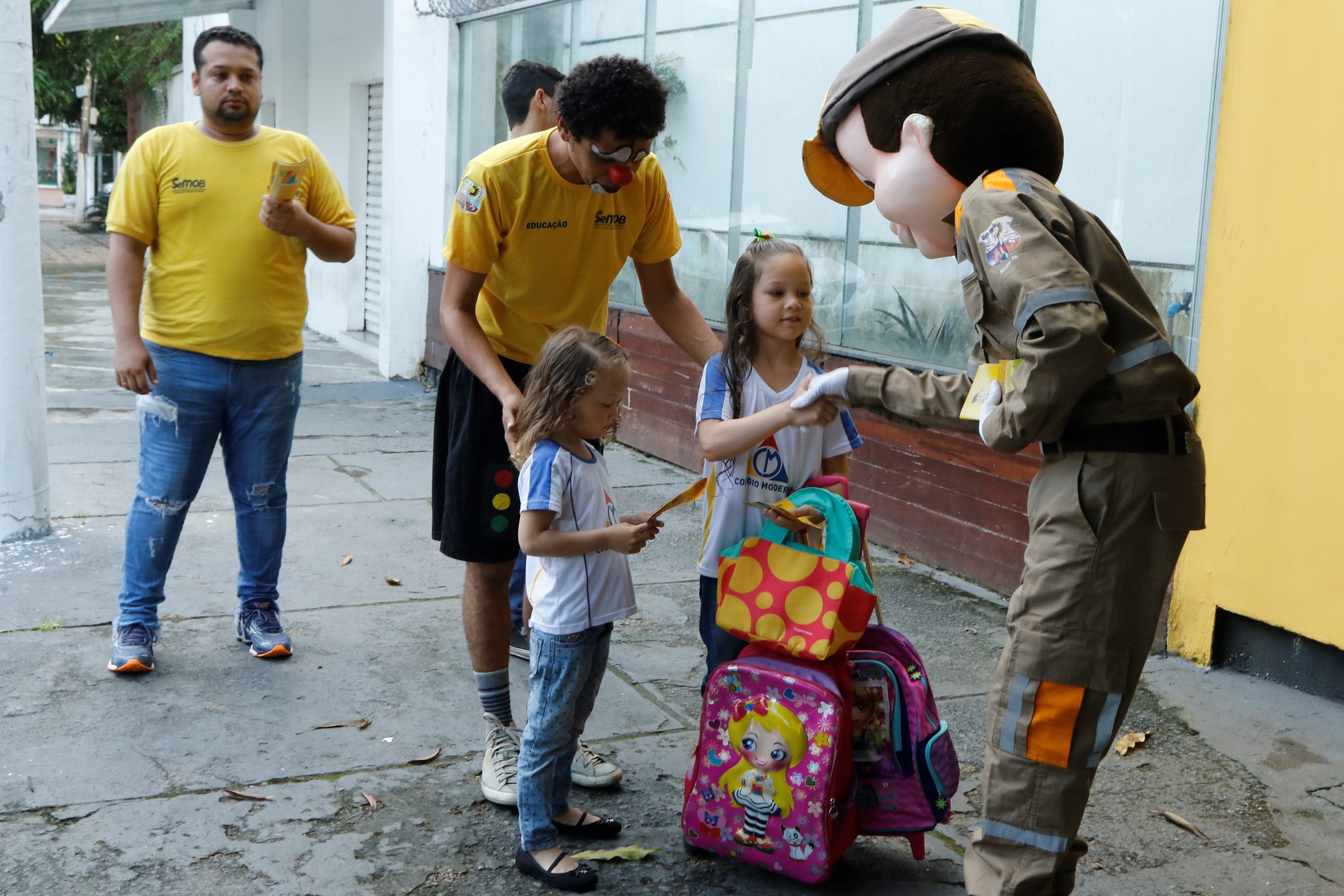 Turma do Semobinho orienta pais e alunos na volta às aulas