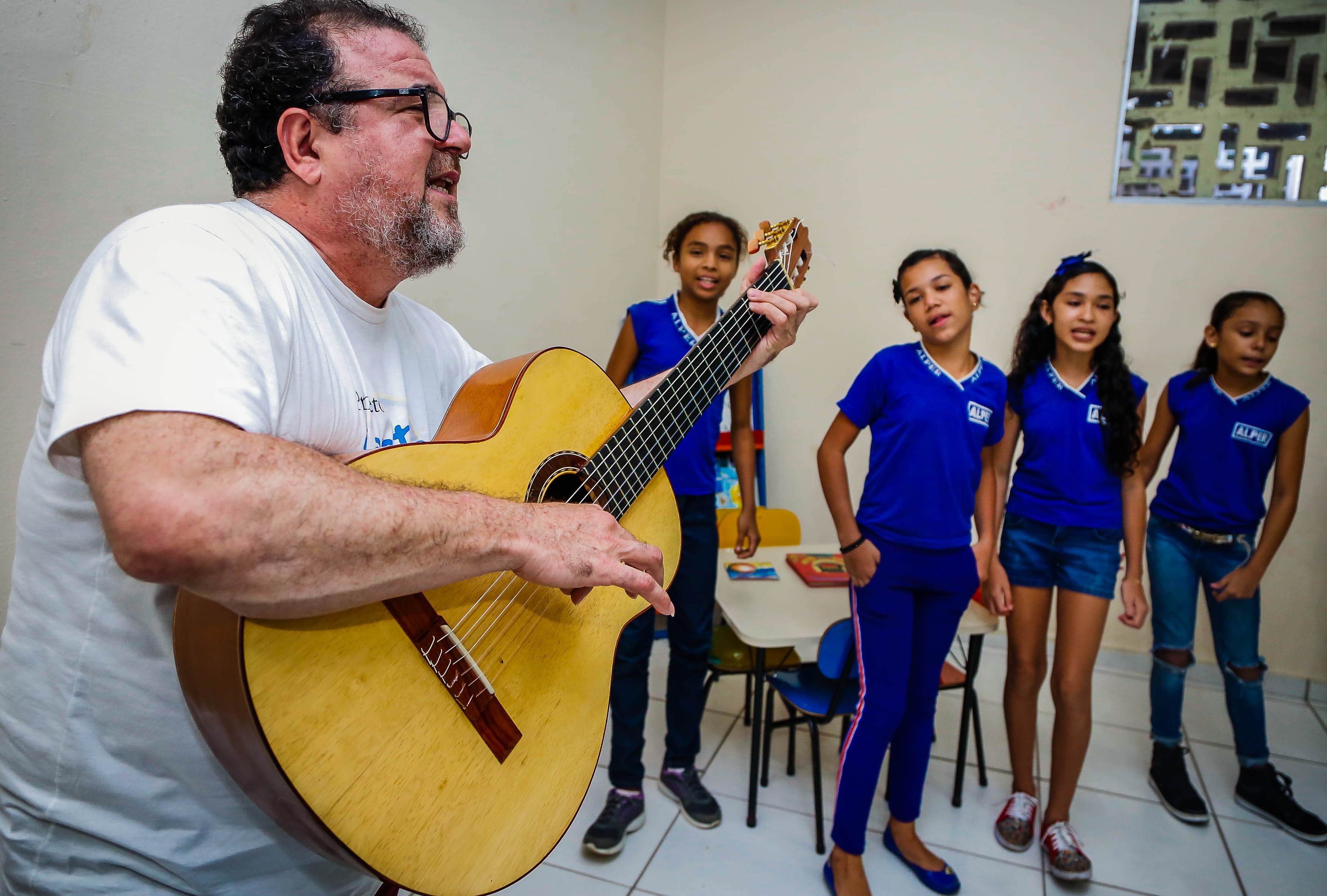 Arthur Moreira Lima faz concerto em Belém com participação de alunas de escola municipal