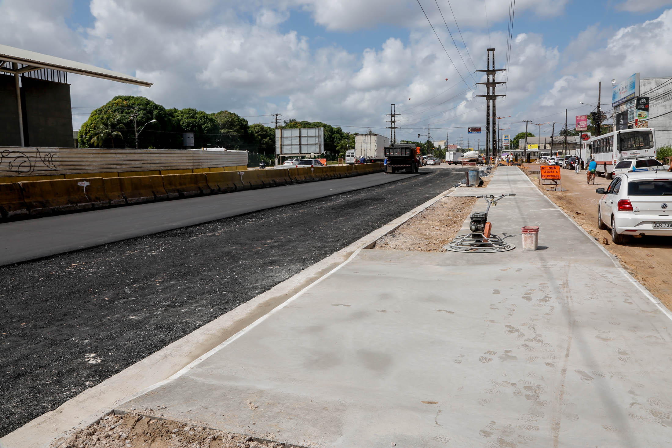 Superintendente da Caixa Econômica visita obras do BRT Augusto Montenegro
