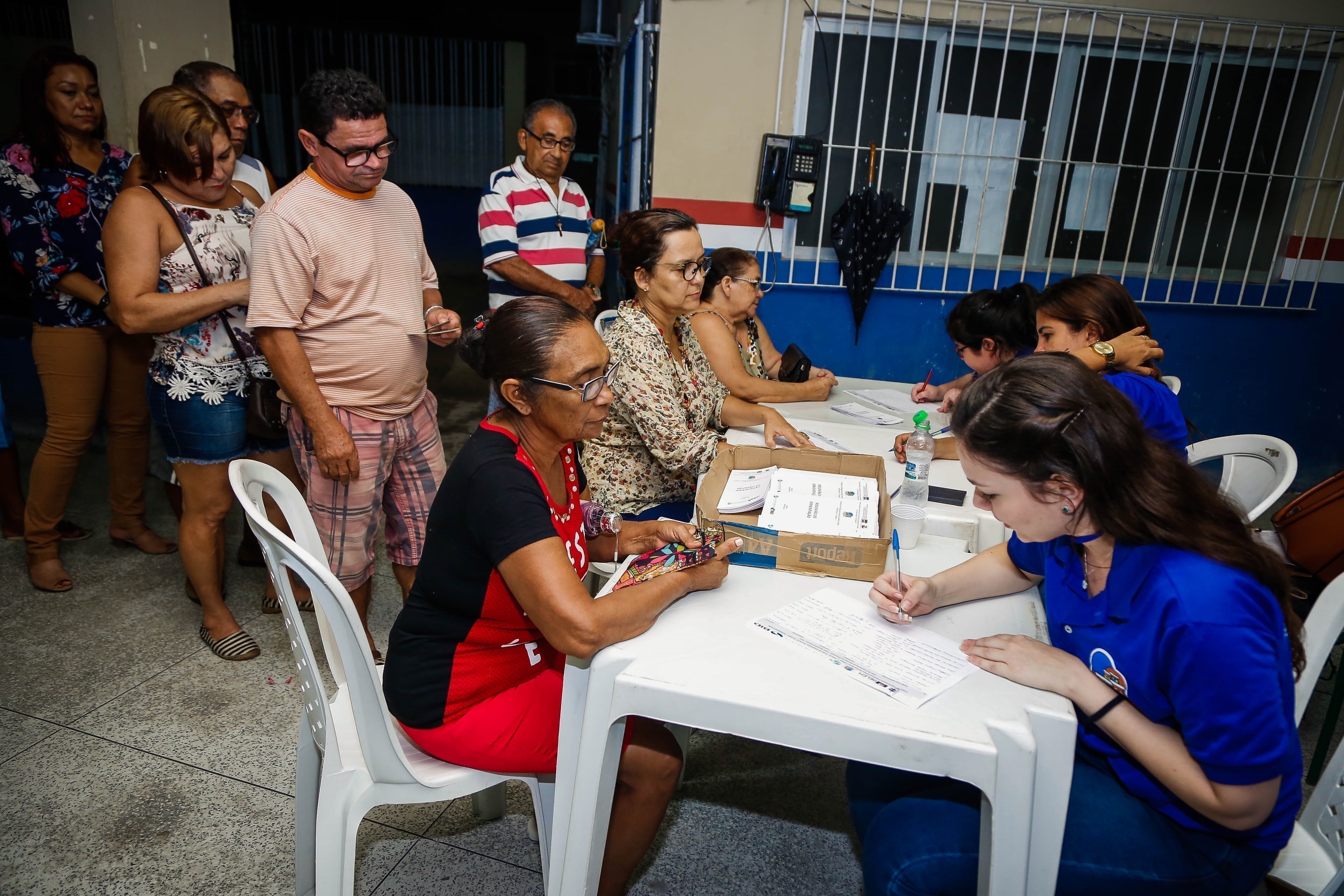 Moradores beneficiados pelo Sanear Belém recebem orientações sobre o Programa Chão Legal