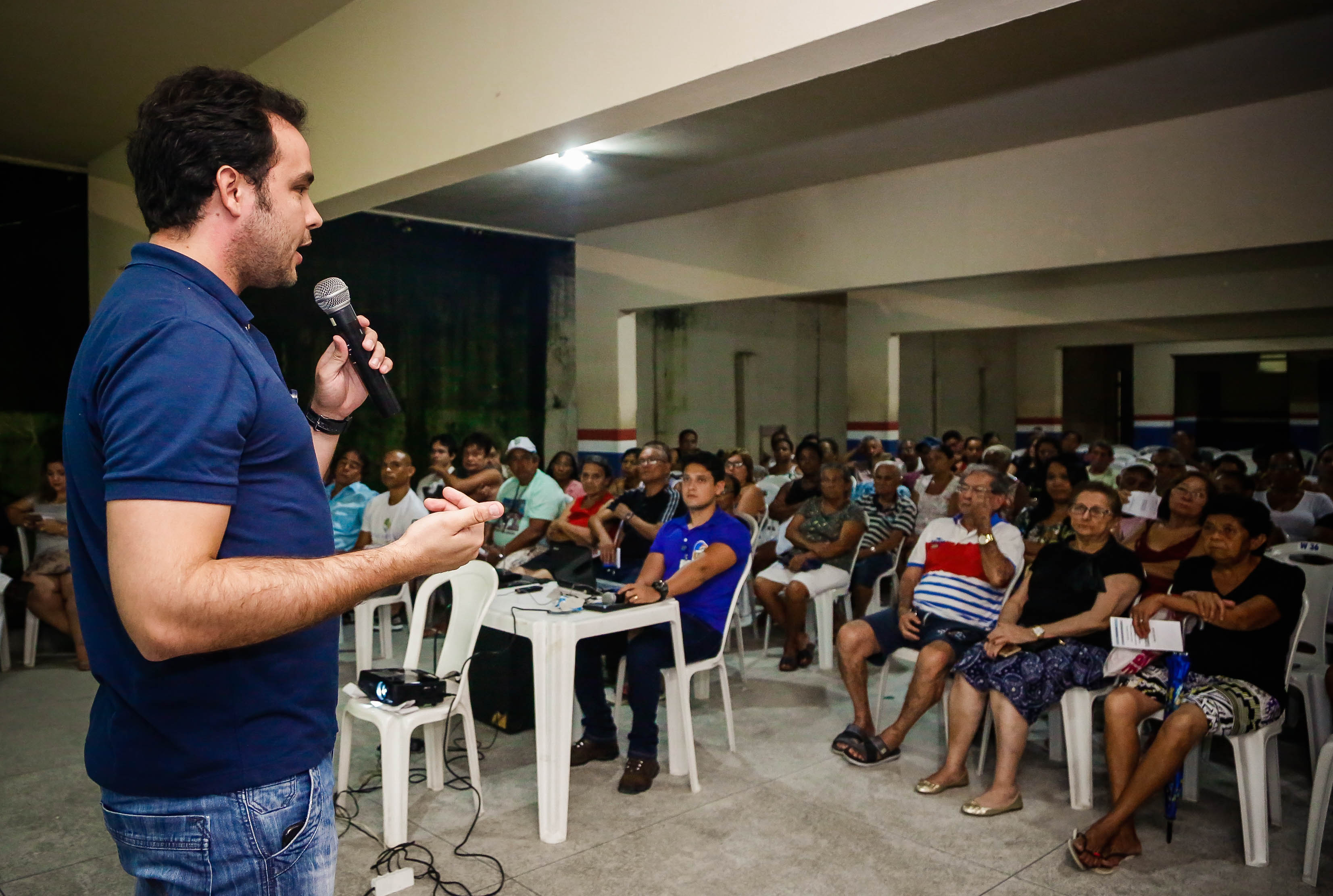 Moradores beneficiados pelo Sanear Belém recebem orientações sobre o Programa Chão Legal