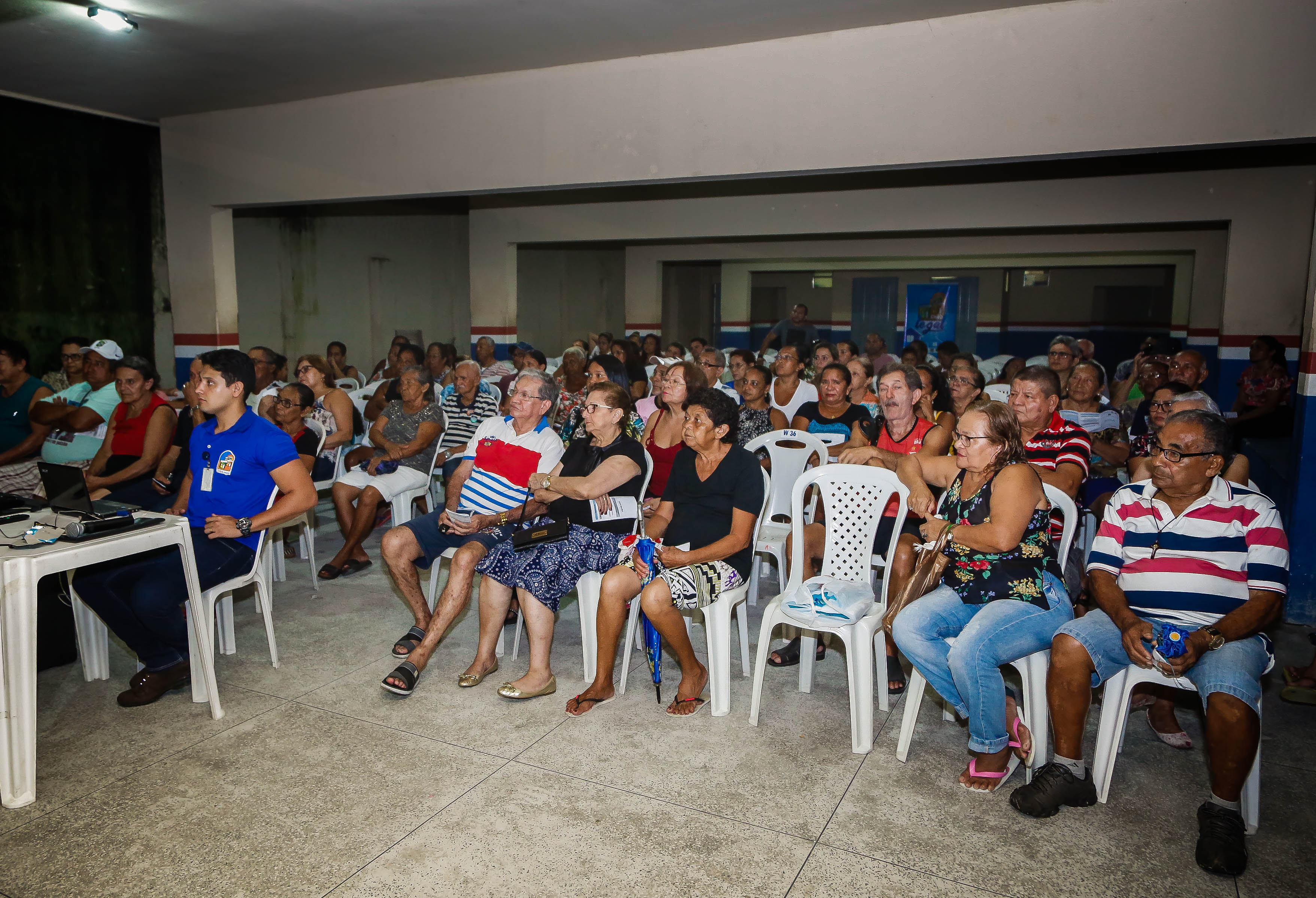 Moradores beneficiados pelo Sanear Belém recebem orientações sobre o Programa Chão Legal