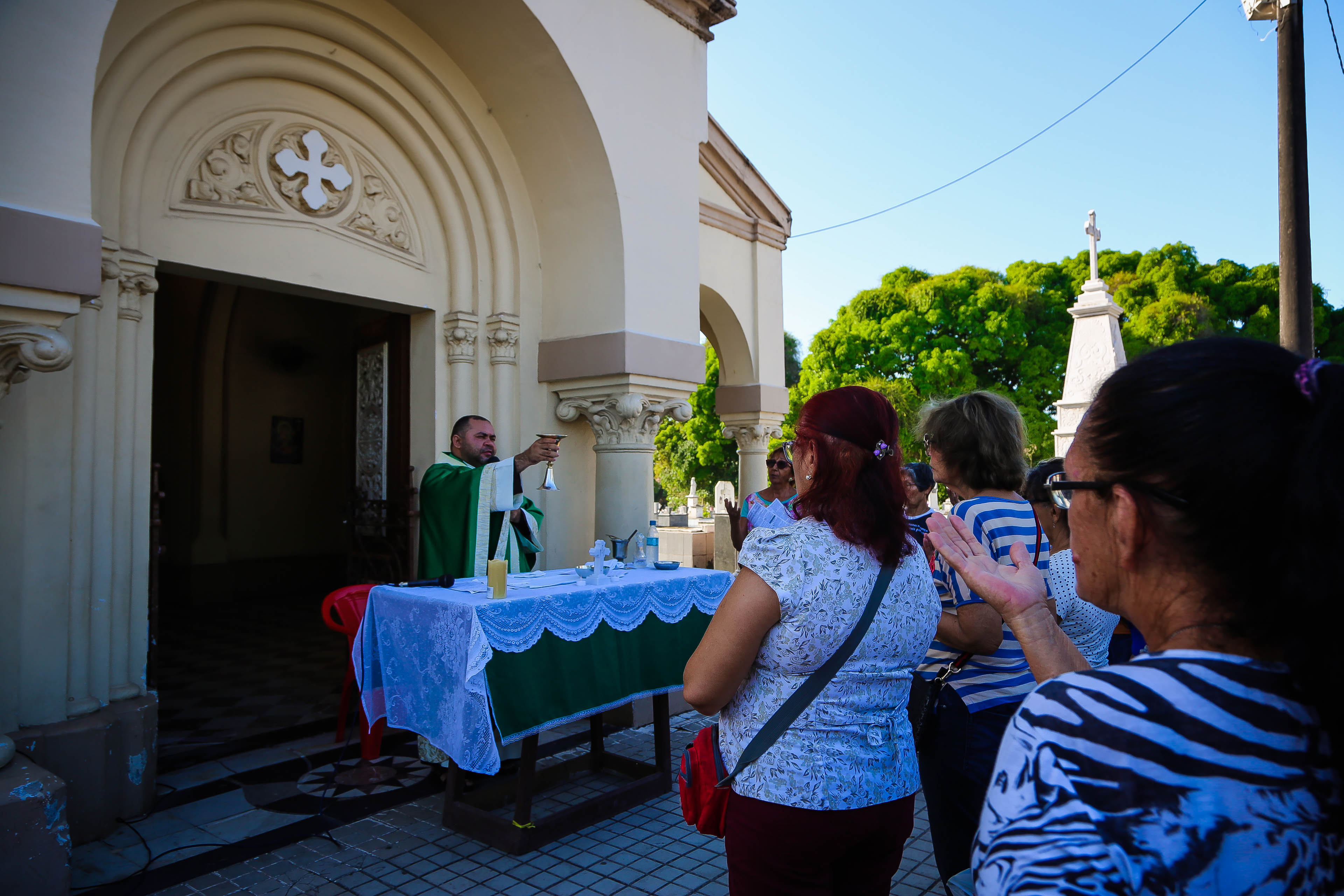 Cemitérios de Belém têm domingo tranquilo no Dia dos Pais