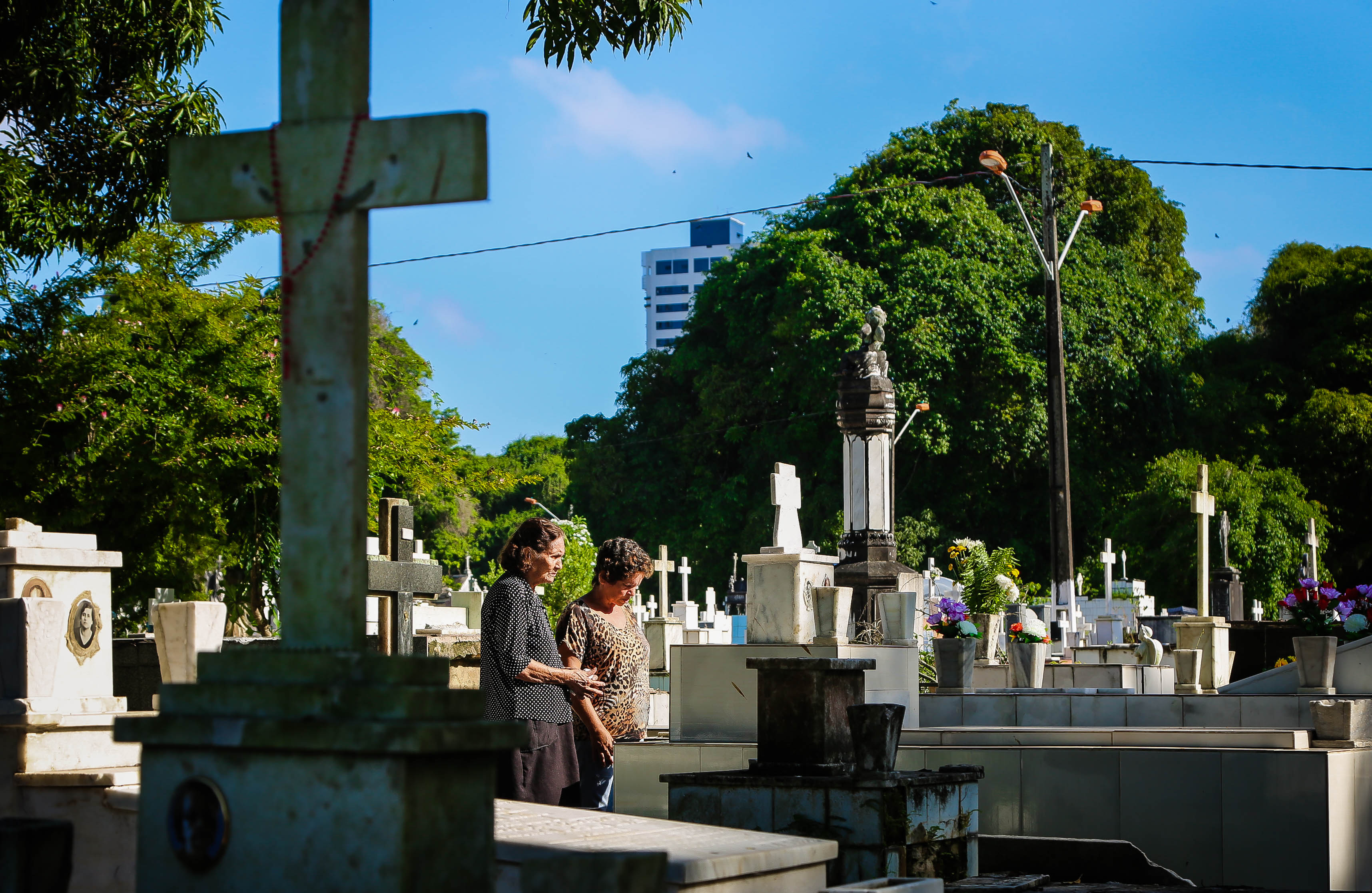 Cemitérios de Belém têm domingo tranquilo no Dia dos Pais