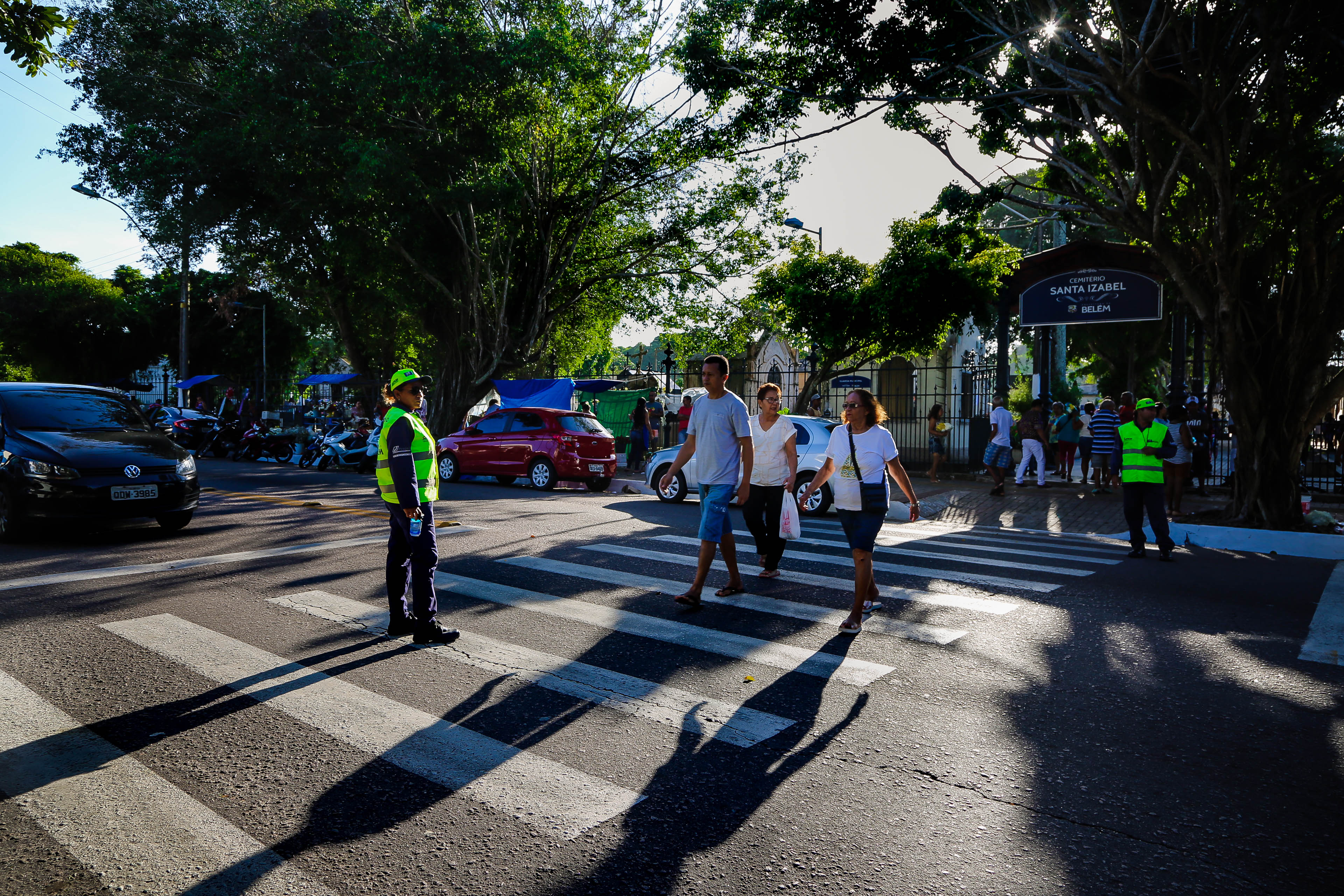 Cemitérios de Belém têm domingo tranquilo no Dia dos Pais