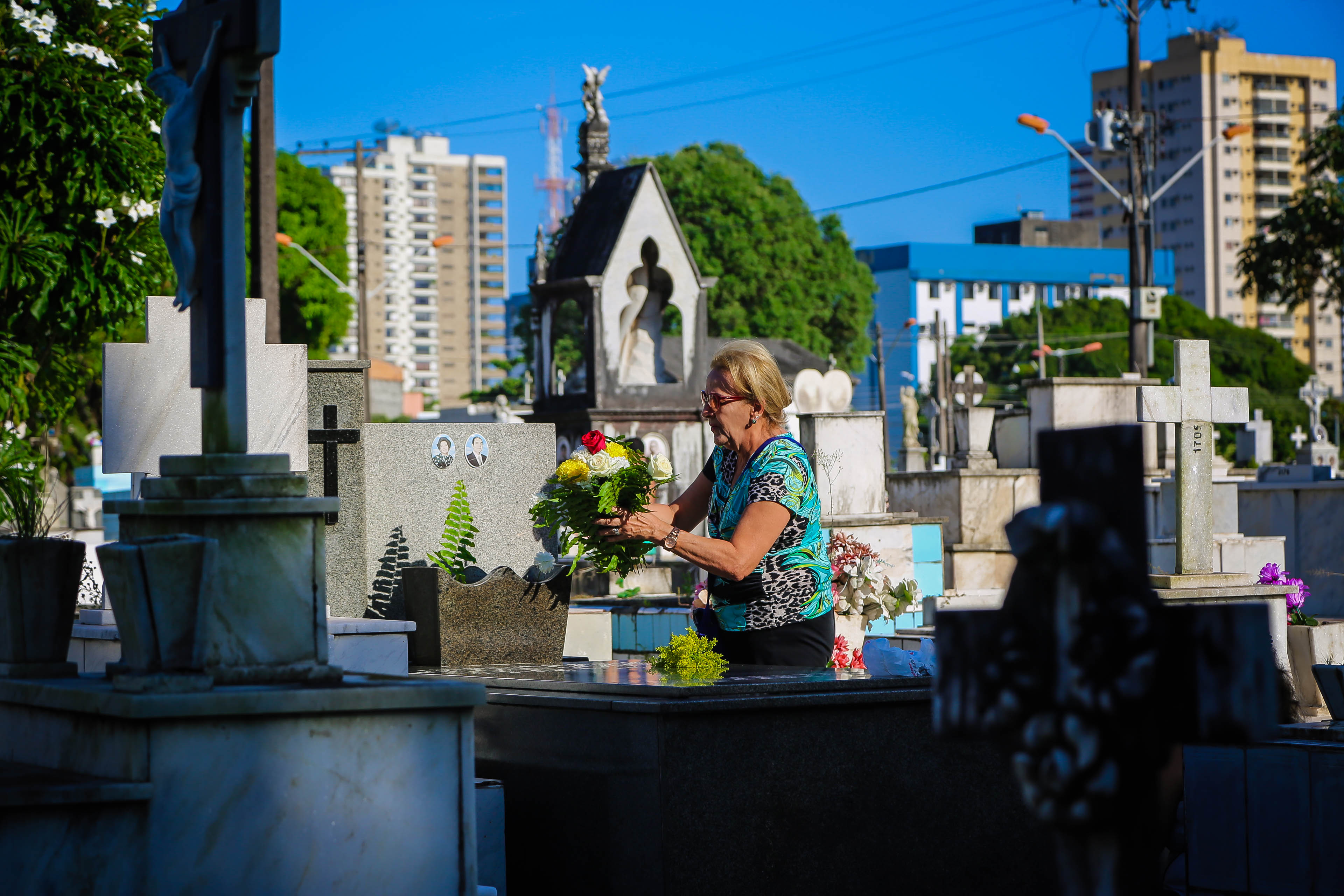 Cemitérios de Belém têm domingo tranquilo no Dia dos Pais