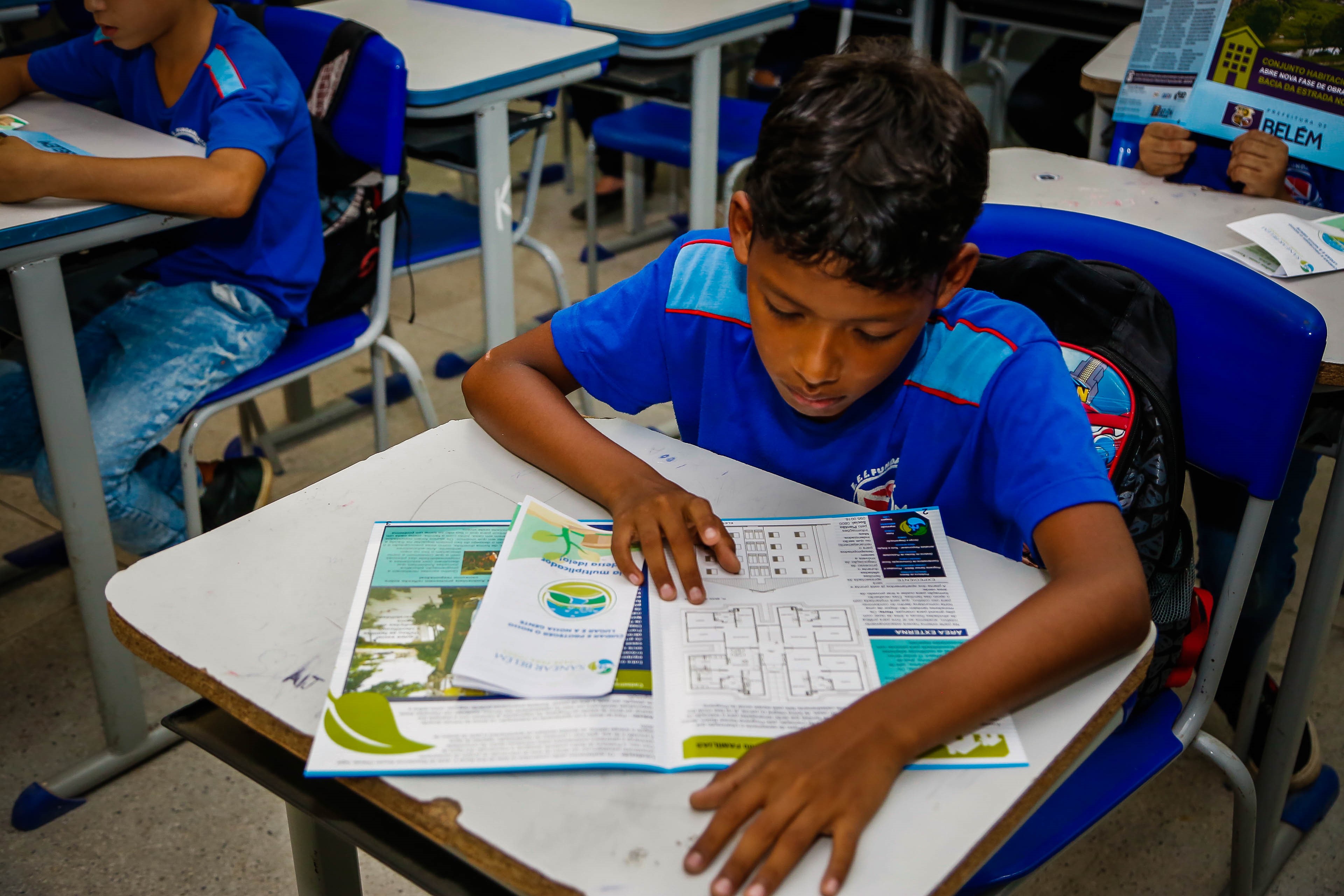 Moradores sensibilizam alunos sobre a importância de cuidar do ambiente em que vivem