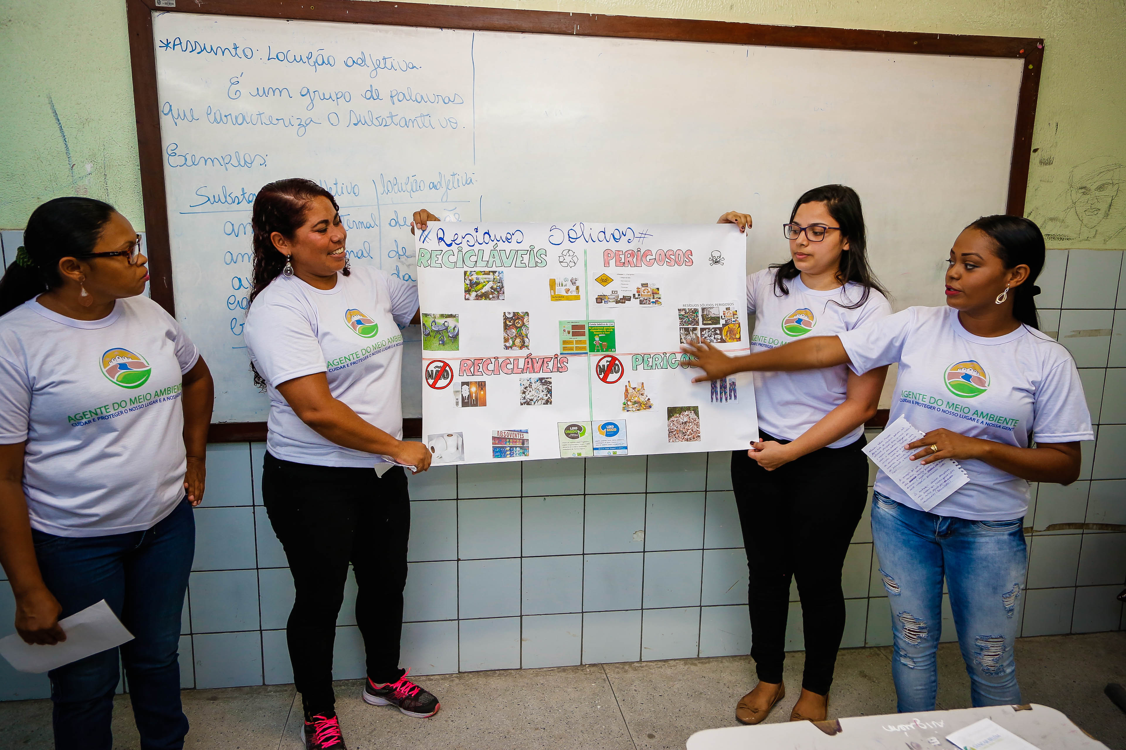 Moradores sensibilizam alunos sobre a importância de cuidar do ambiente em que vivem