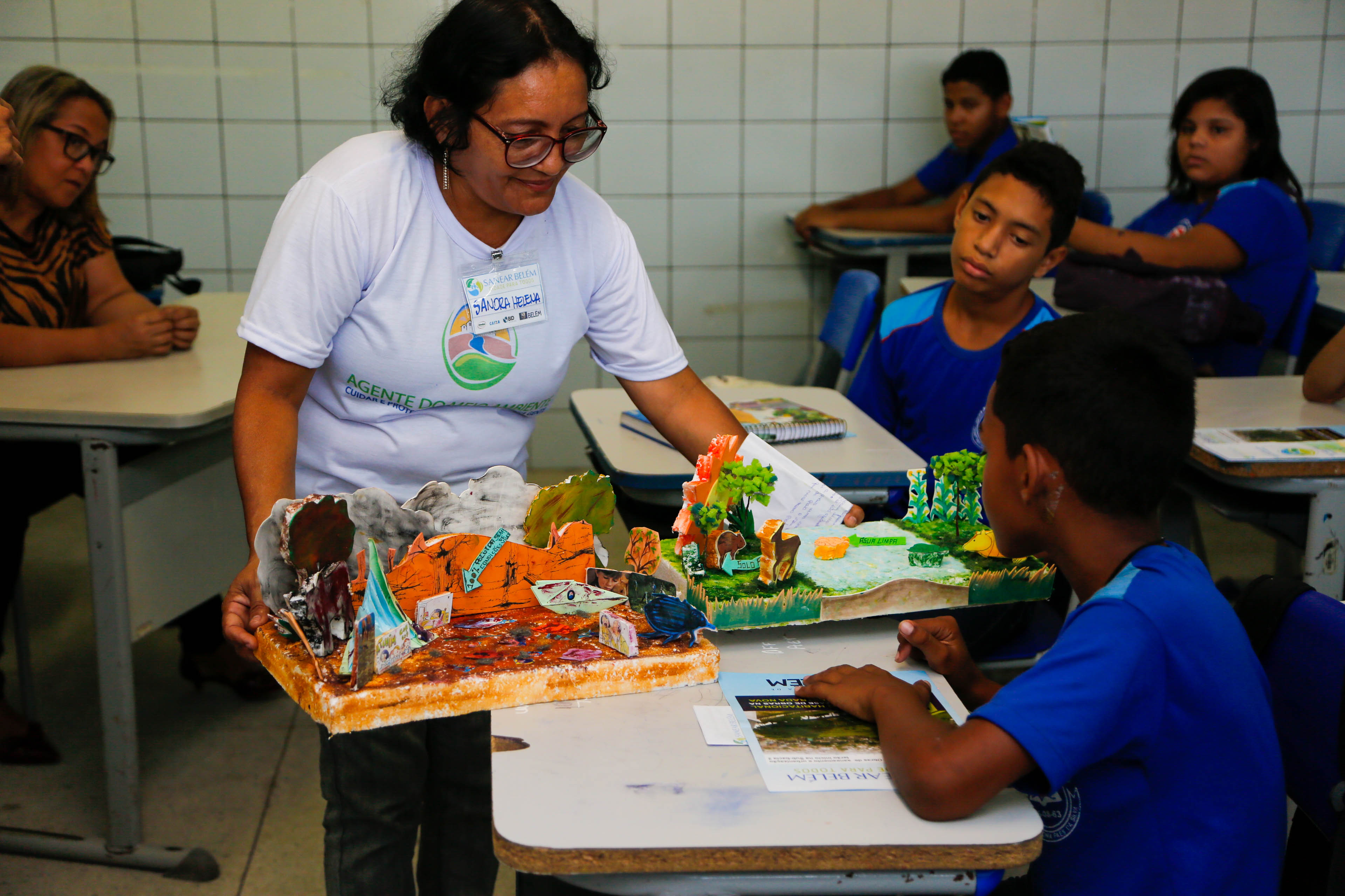 Moradores sensibilizam alunos sobre a importância de cuidar do ambiente em que vivem