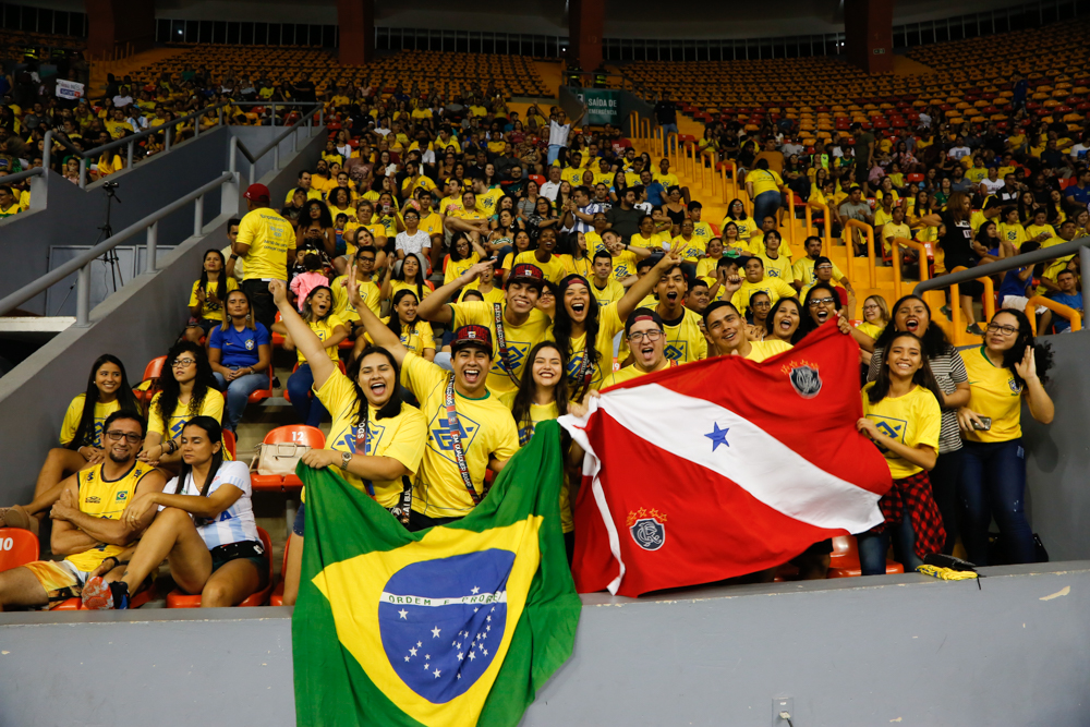 Seleção Brasileira de Vôlei vence Holanda com show da torcida paraense nas arquibancadas