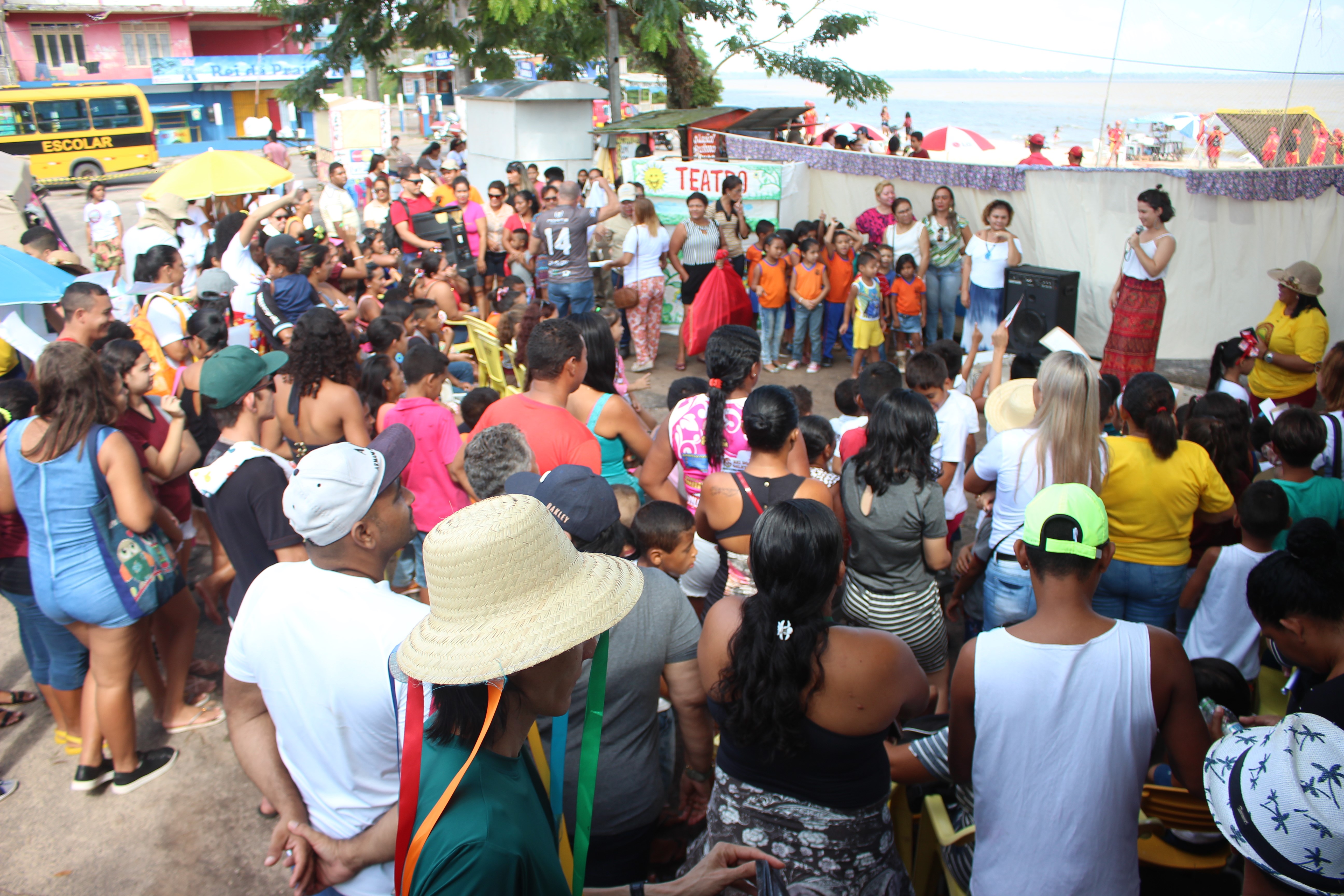 “Biblioteca vai à Praia” leva arte, leitura e educação ambiental a Outeiro