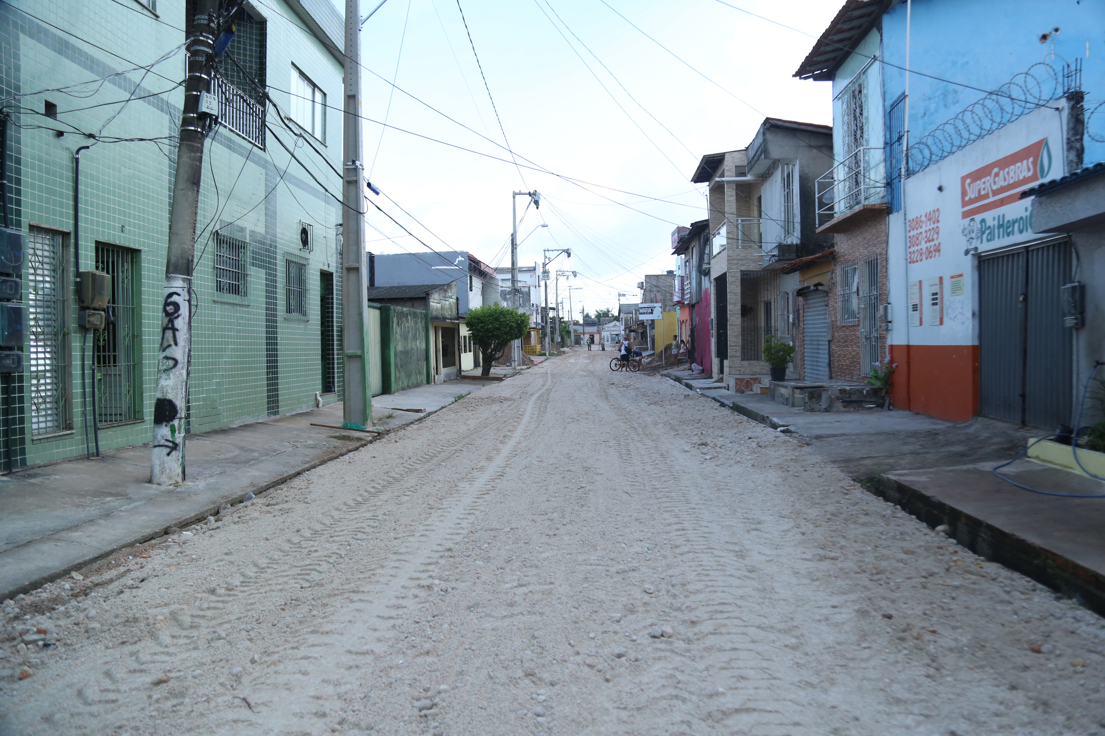 Comunidades são beneficiadas com obras de terraplenagem 