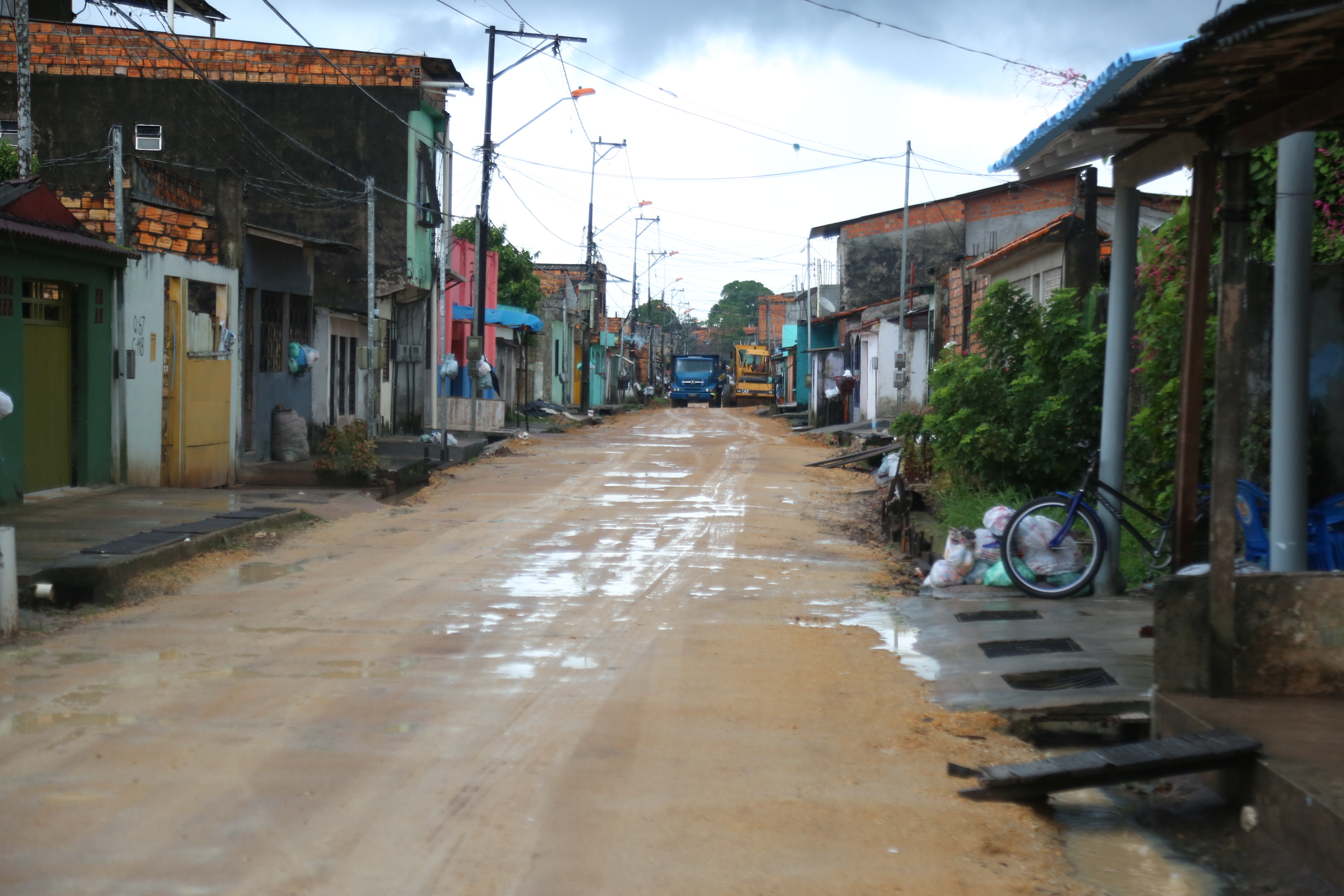 Comunidades são beneficiadas com obras de terraplenagem 
