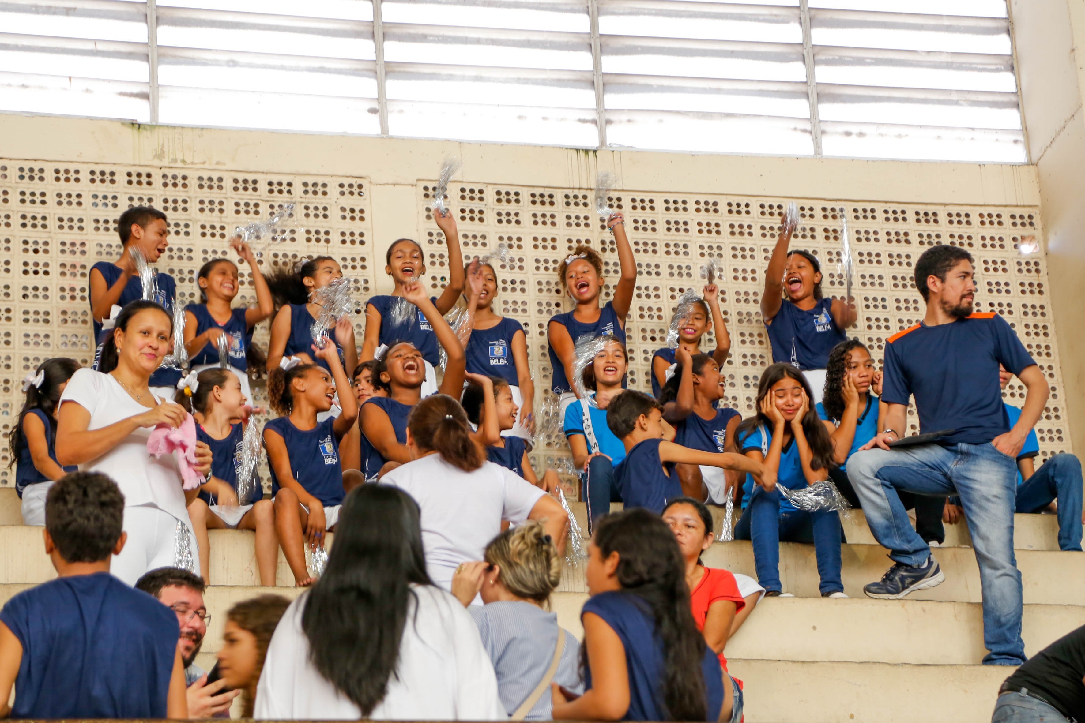 VI Jogos Escolares são abertos com desfile das equipes e apresentações de alunos