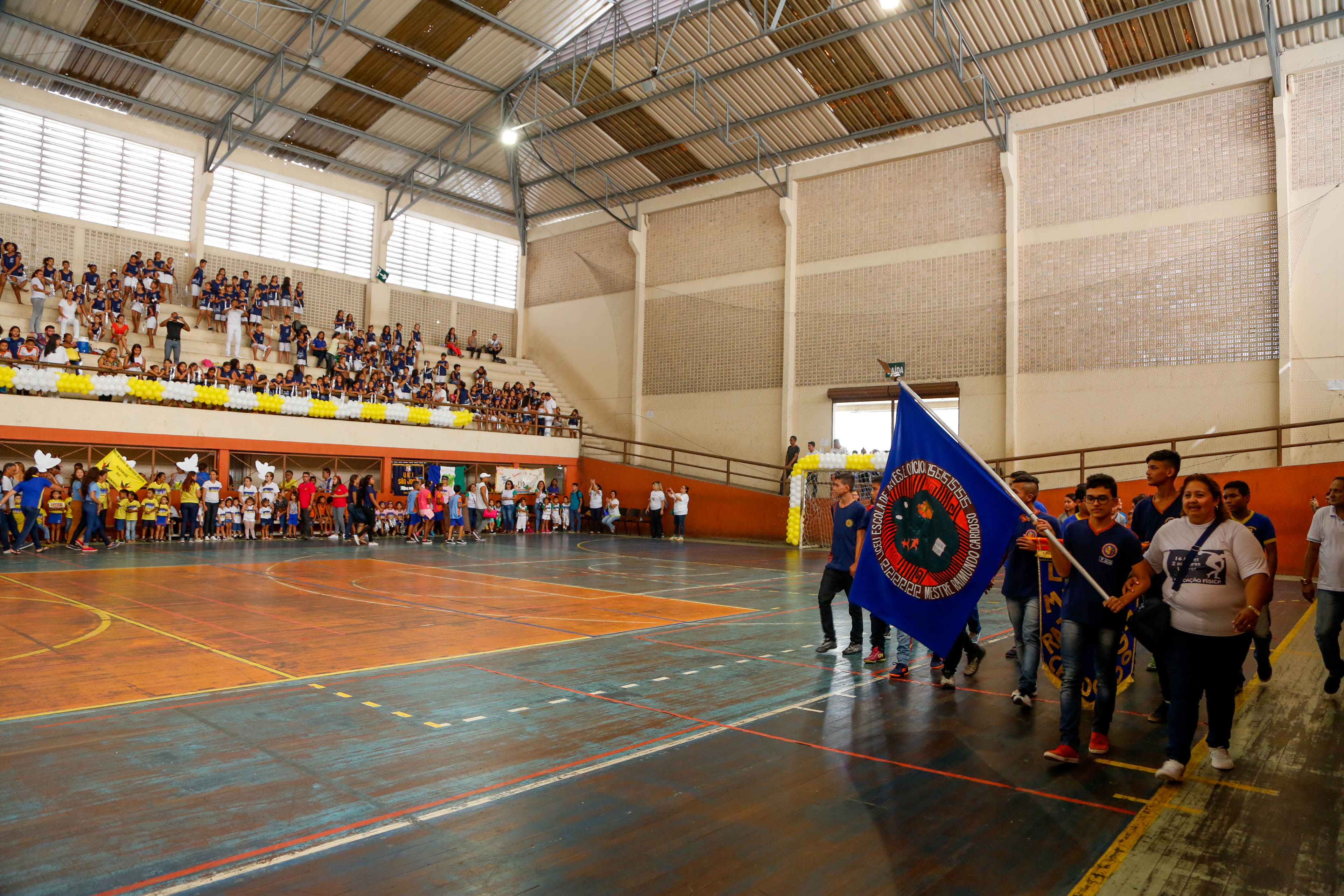 VI Jogos Escolares são abertos com desfile das equipes e apresentações de alunos