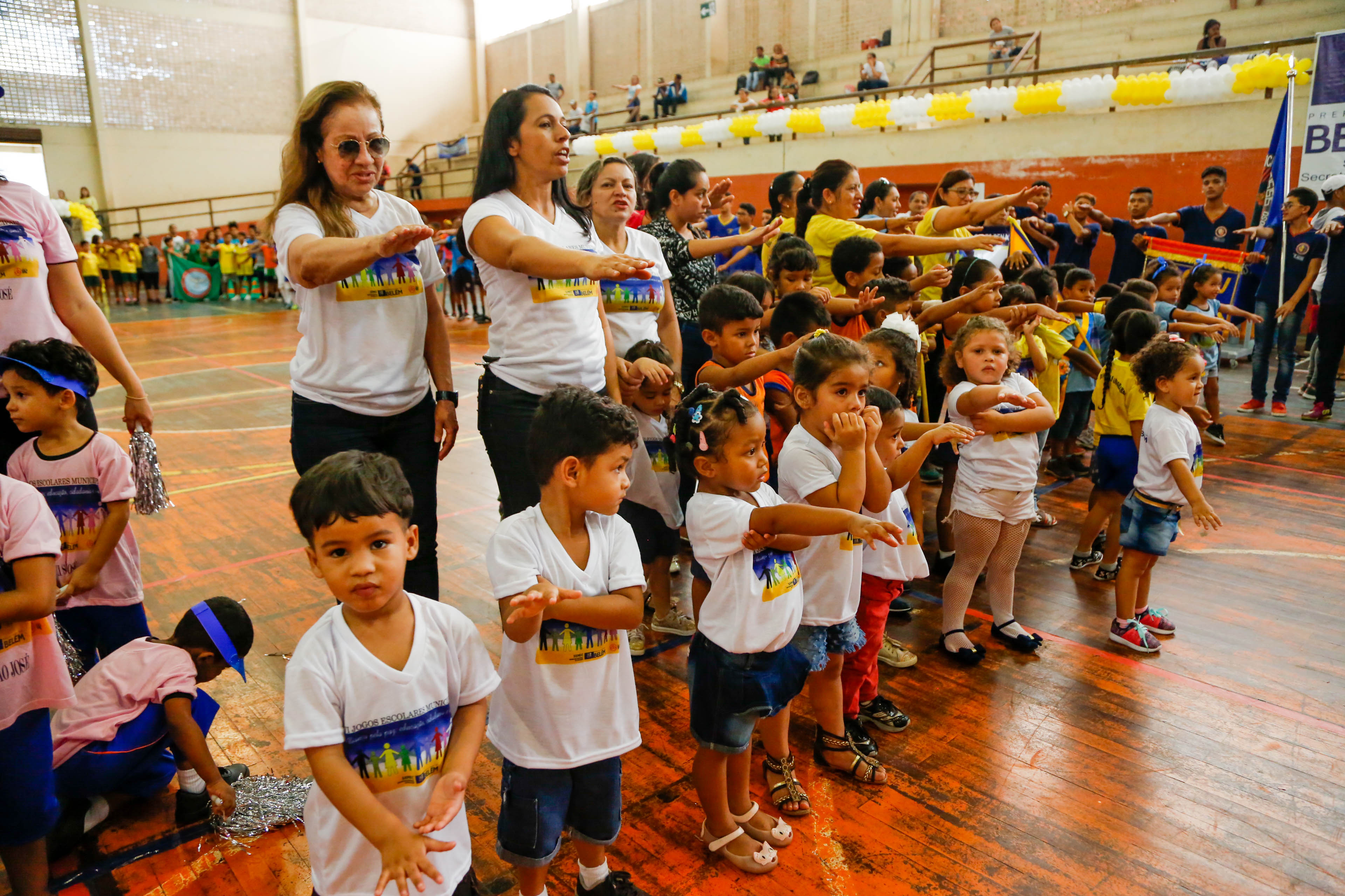 VI Jogos Escolares são abertos com desfile das equipes e apresentações de alunos