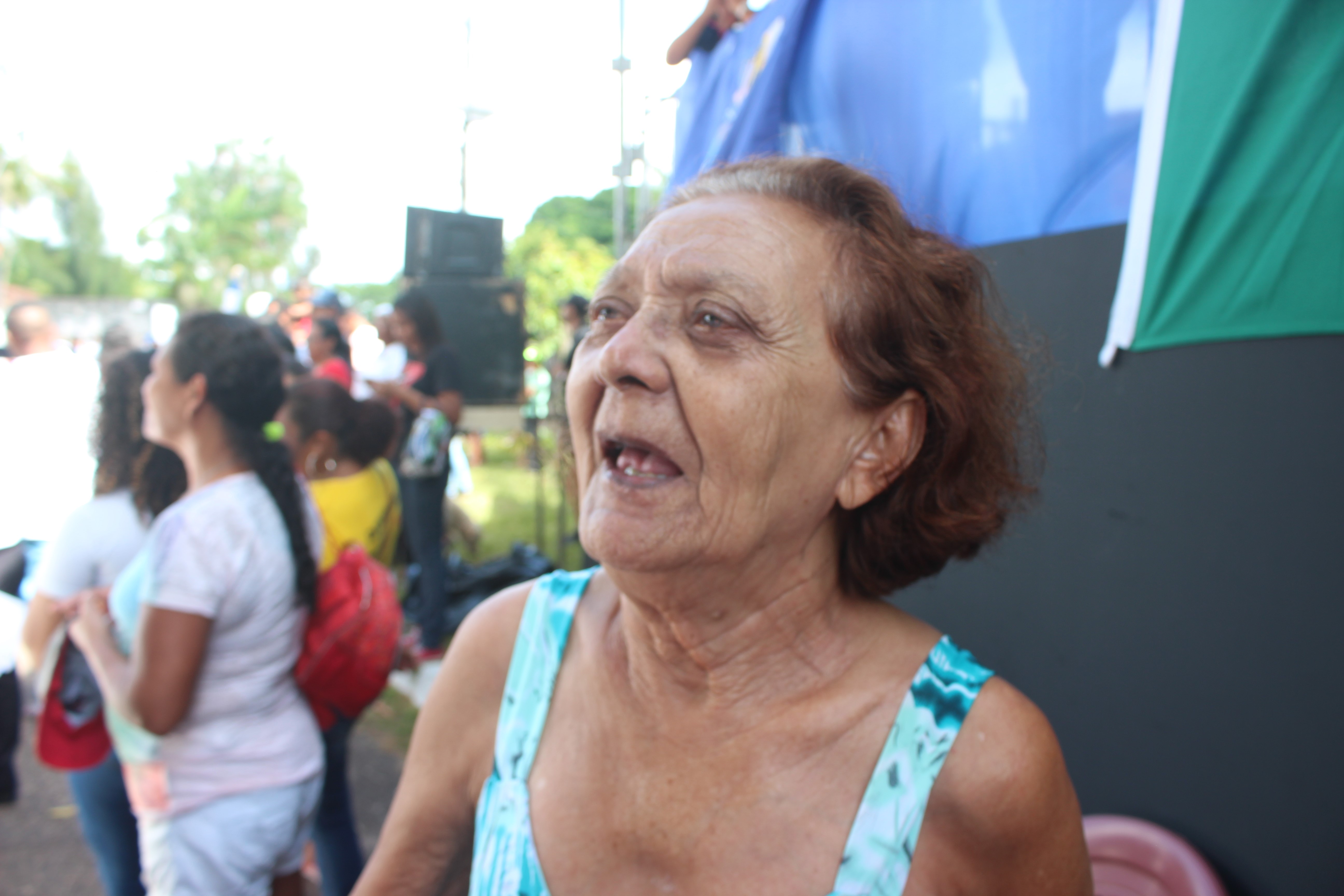 Patriotismo marca desfile cívico escolar em Outeiro