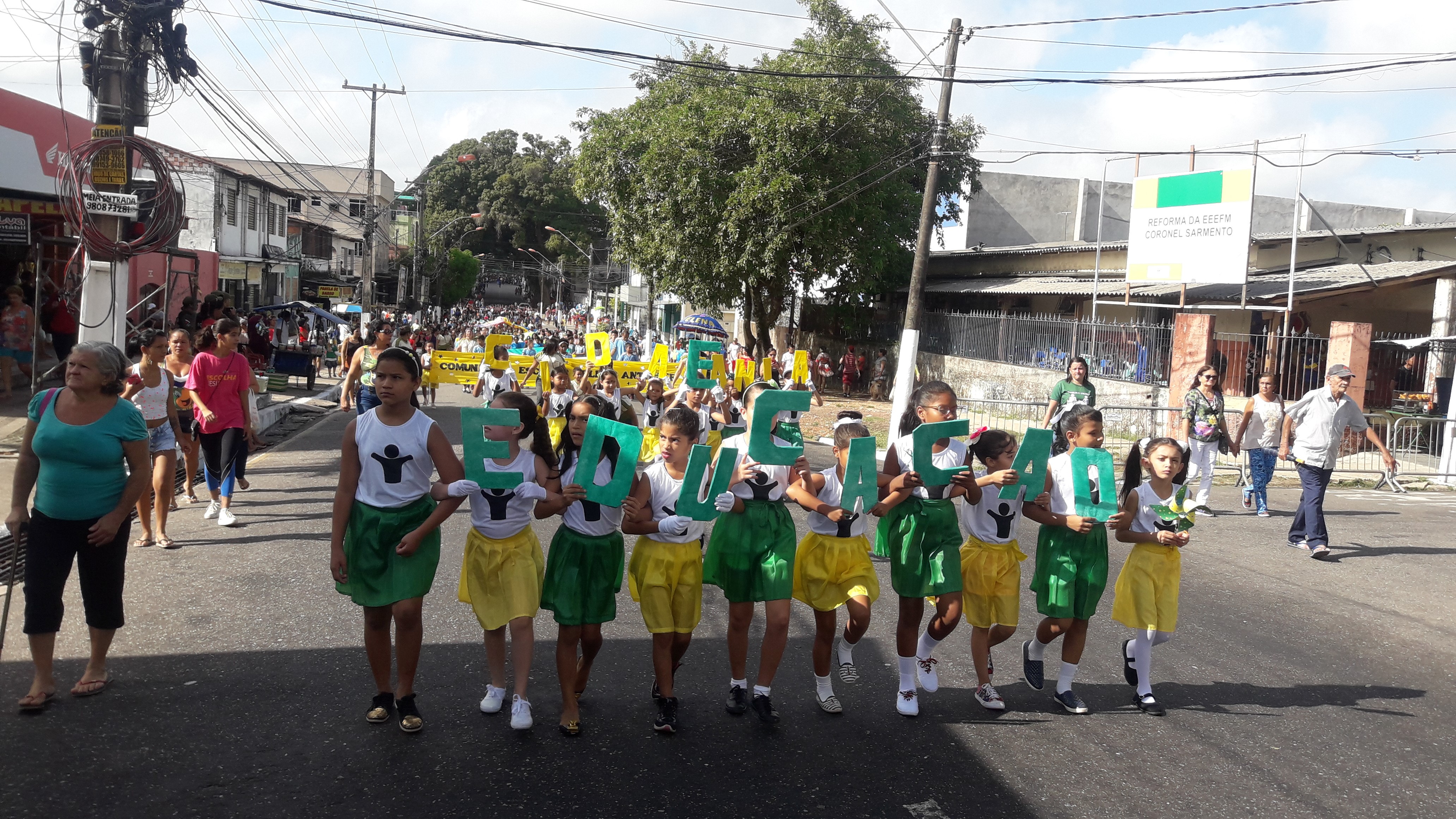 Mais de 10 mil alunos participam do primeiro dia do Desfile Cívico Escolar de Icoaraci