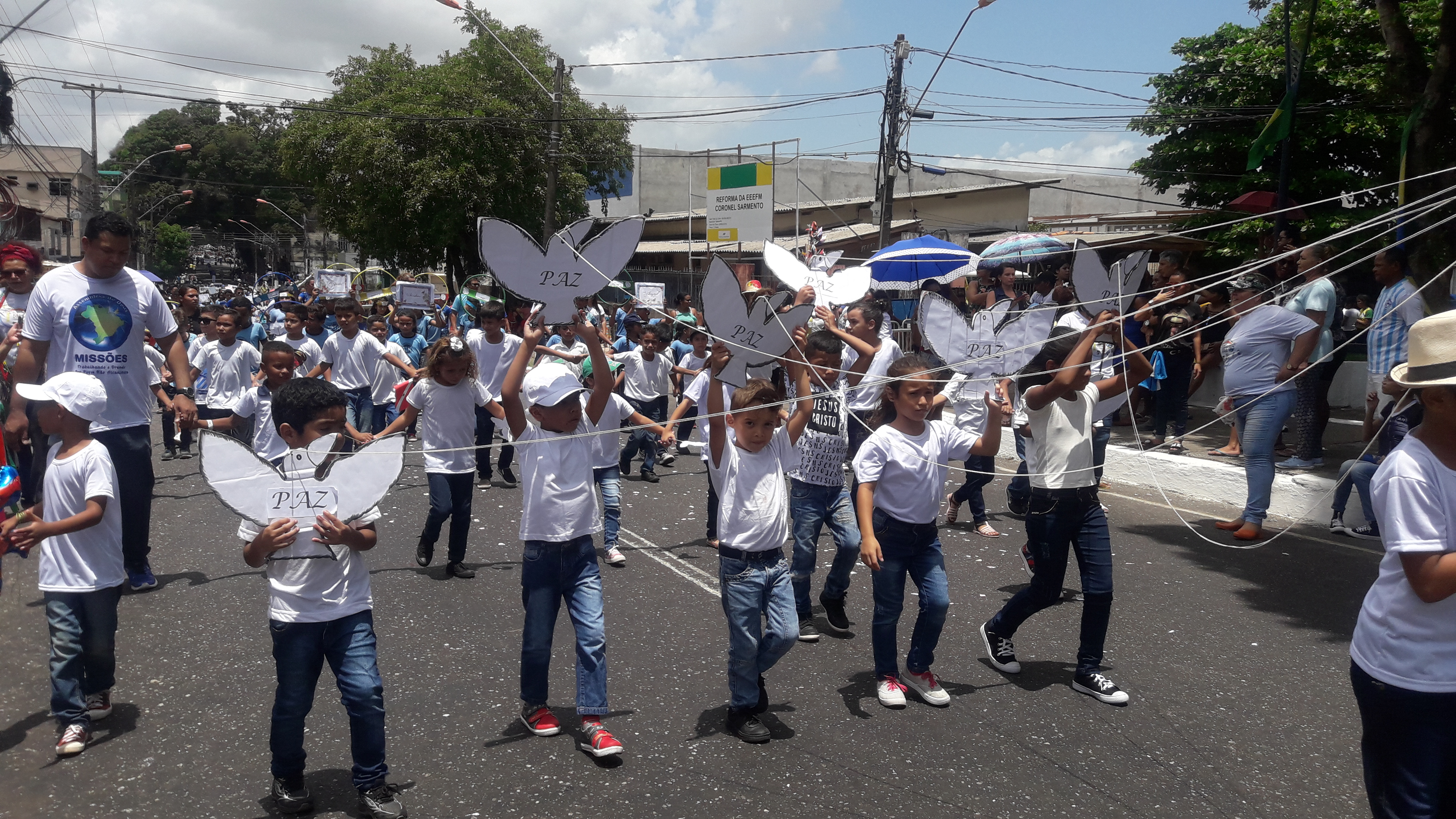 Mais de 10 mil alunos participam do primeiro dia do Desfile Cívico Escolar de Icoaraci