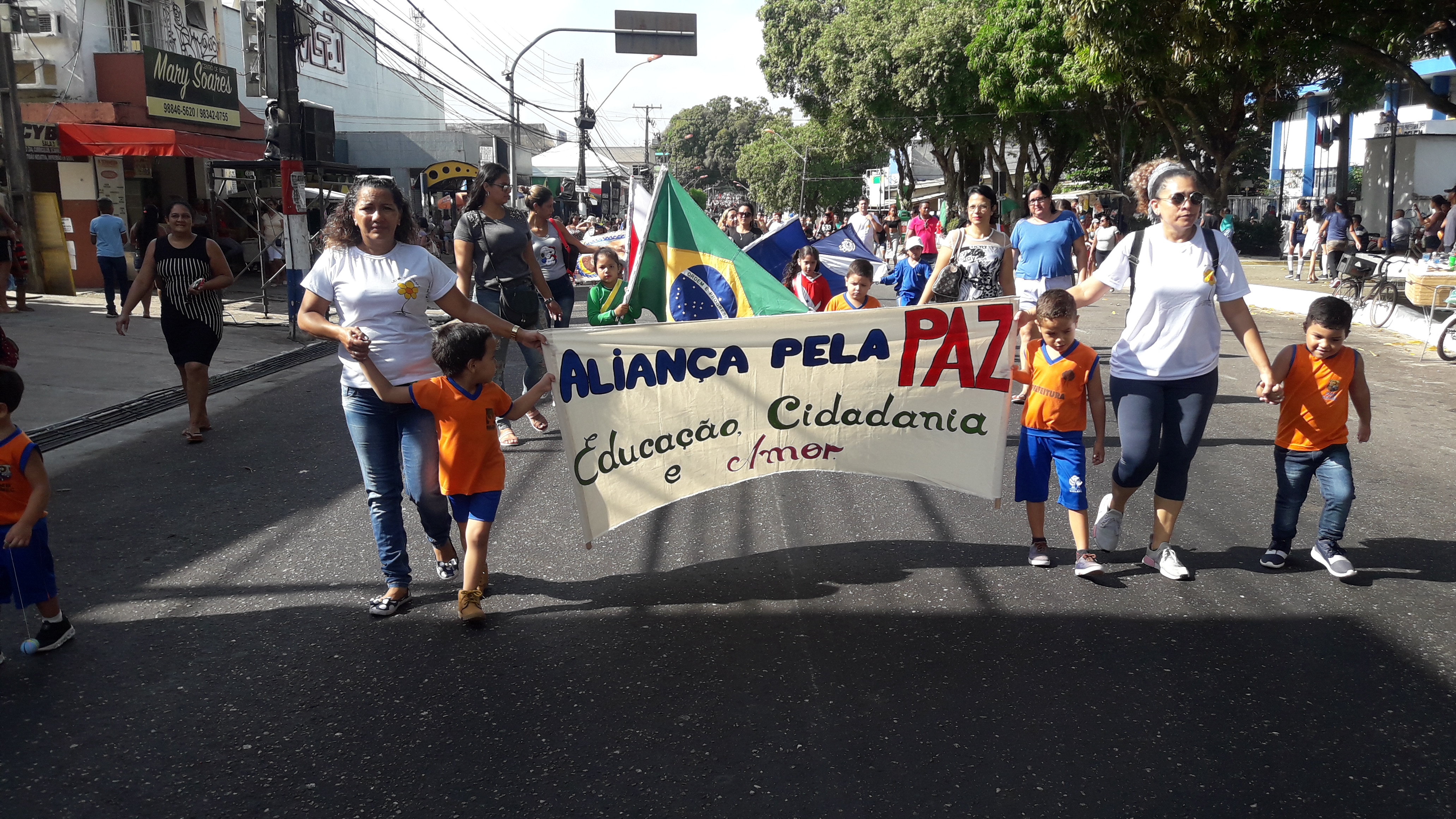 Mais de 10 mil alunos participam do primeiro dia do Desfile Cívico Escolar de Icoaraci