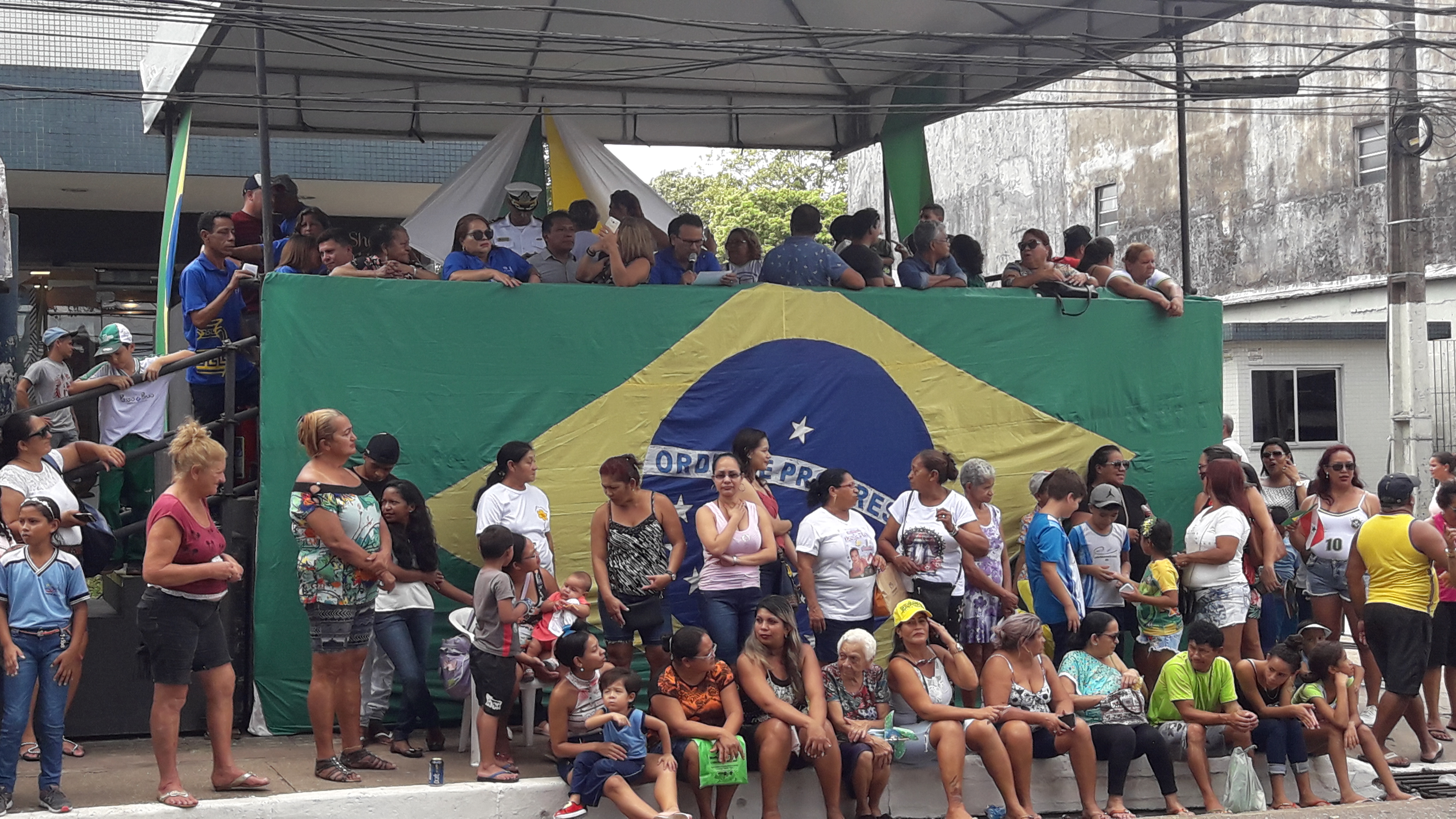 Mais de 10 mil alunos participam do primeiro dia do Desfile Cívico Escolar de Icoaraci