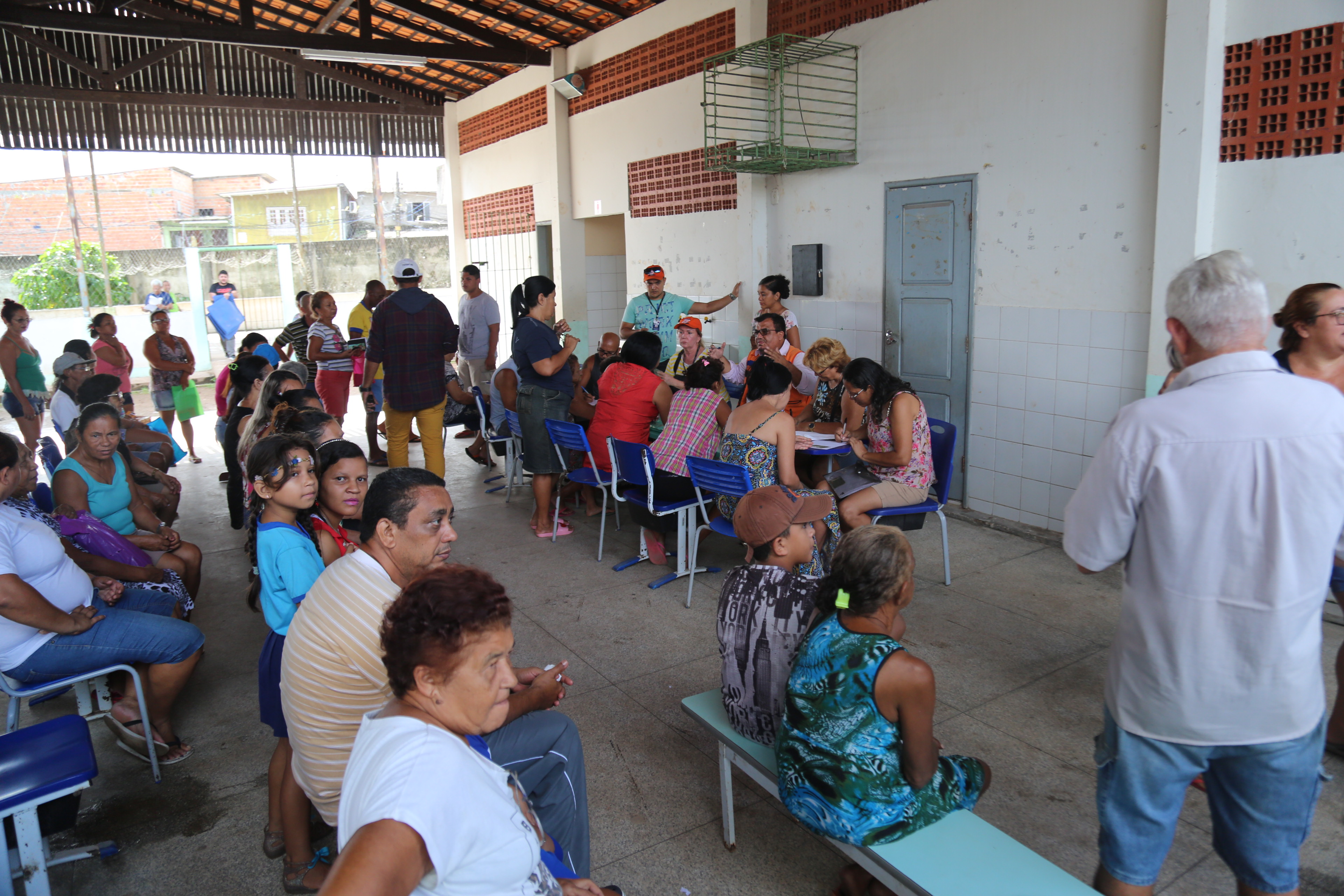 Prefeitura de Belém atende famílias atingidas por vendaval