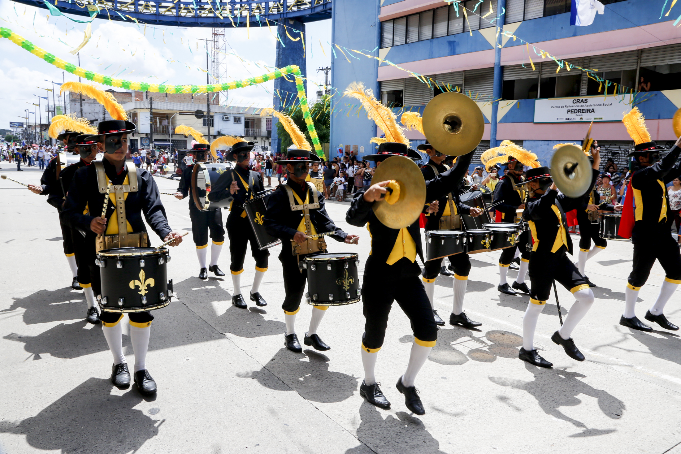 Ensino fundamental de Belém faz desfile e reforça conceitos de paz, educação e cidadania 