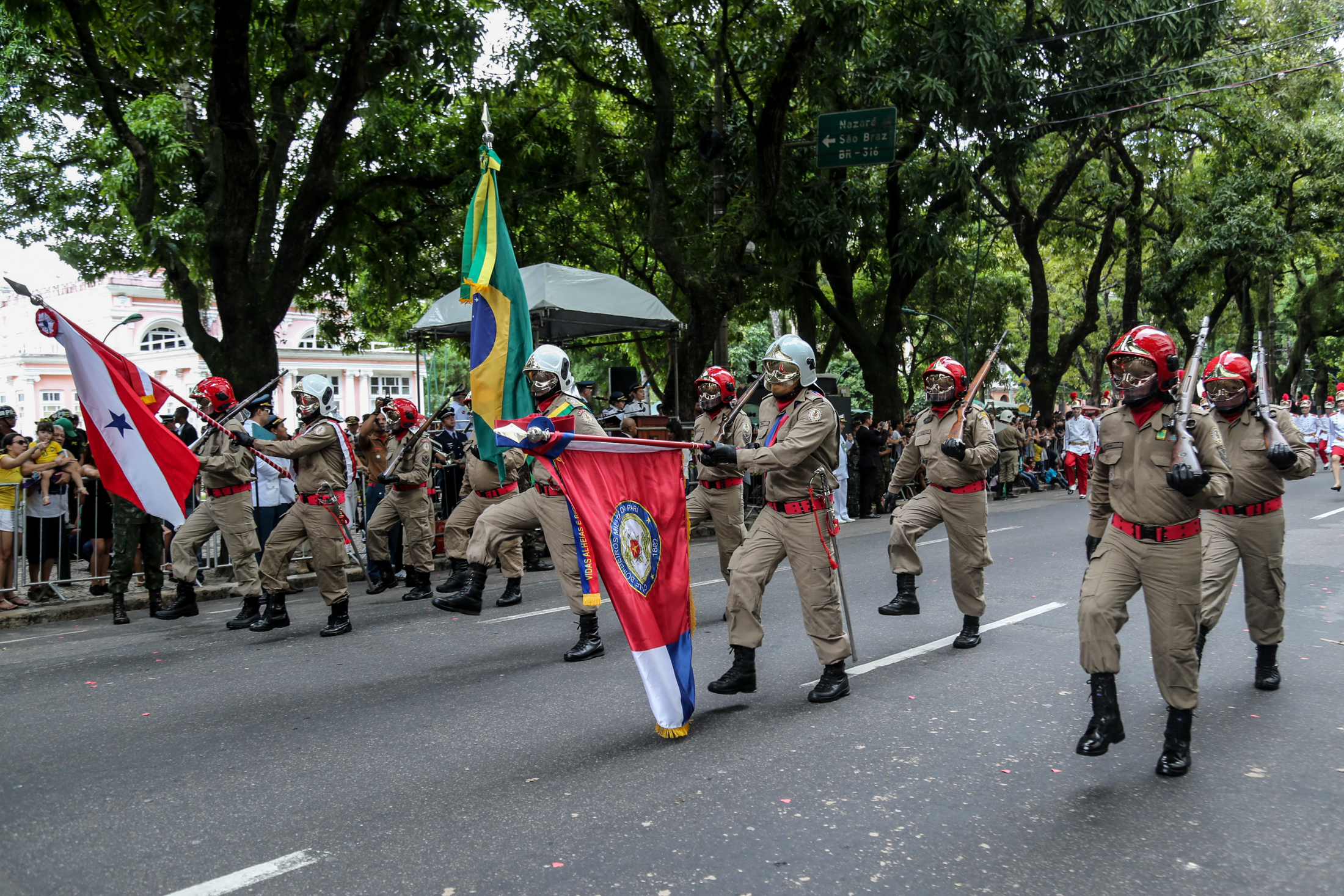 Desfile da Independência do Brasil mobiliza centenas de pessoas em Belém