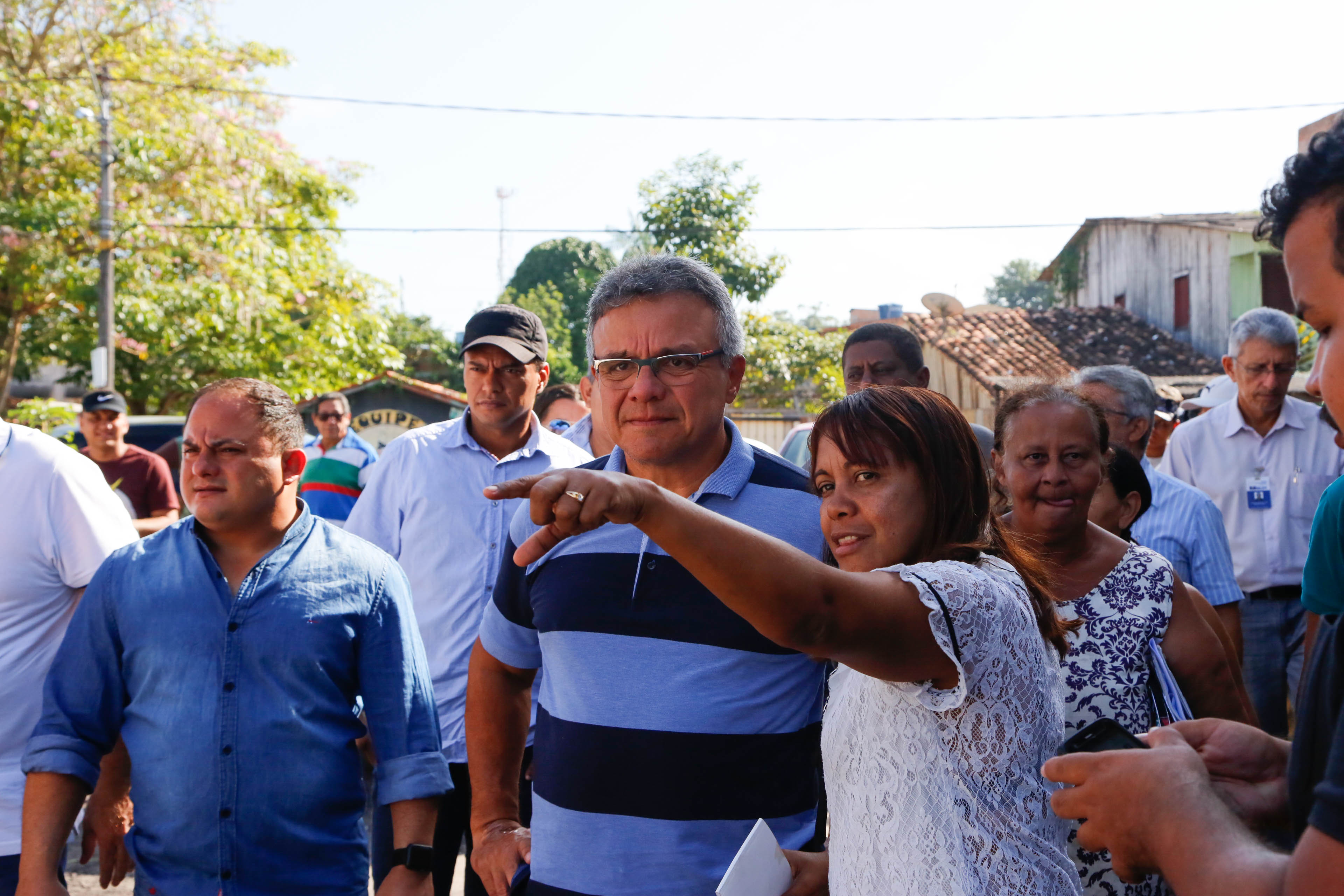 Moradores do Souza e Marco recebem obra de recapeamento asfáltico