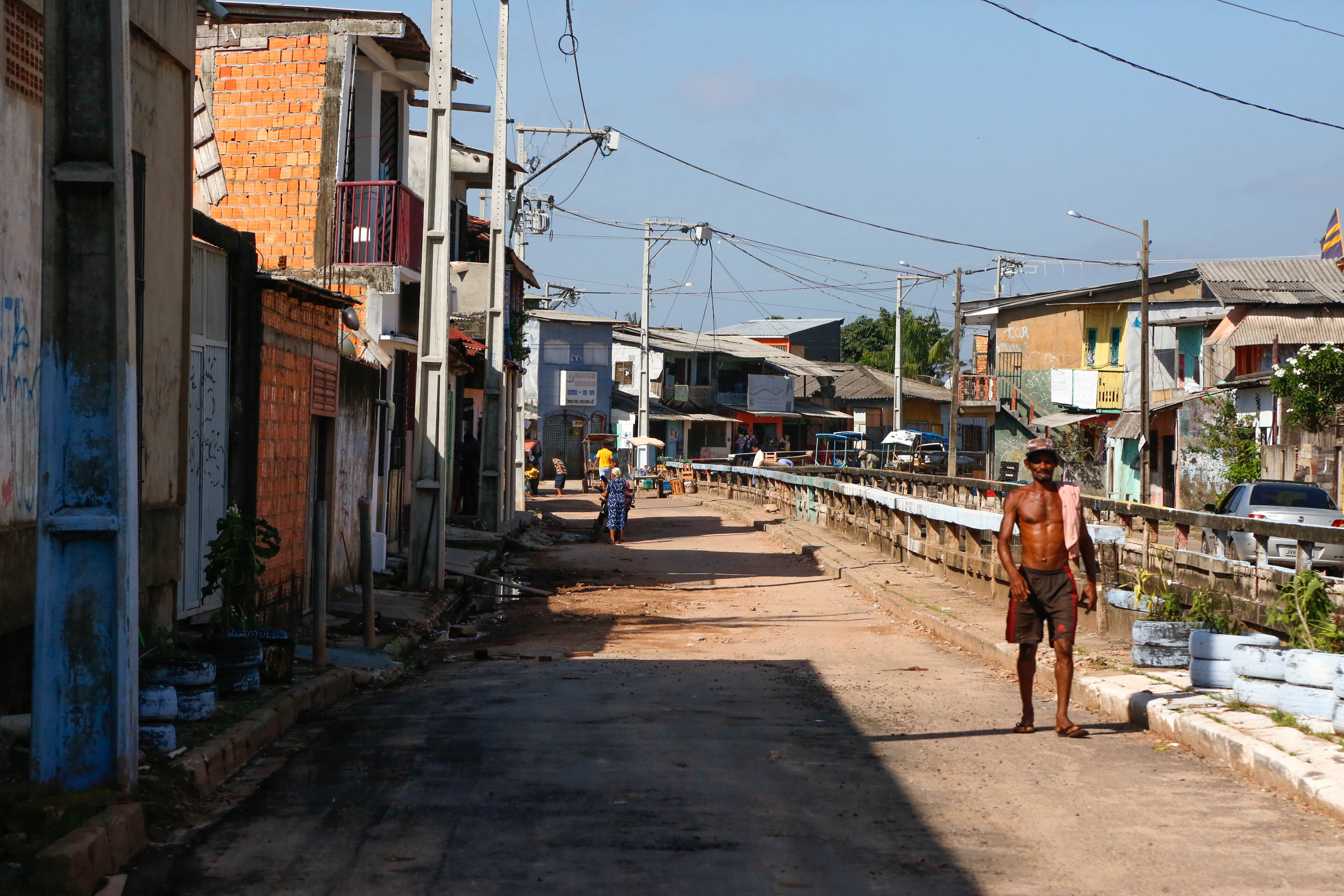 Moradores do Souza e Marco recebem obra de recapeamento asfáltico