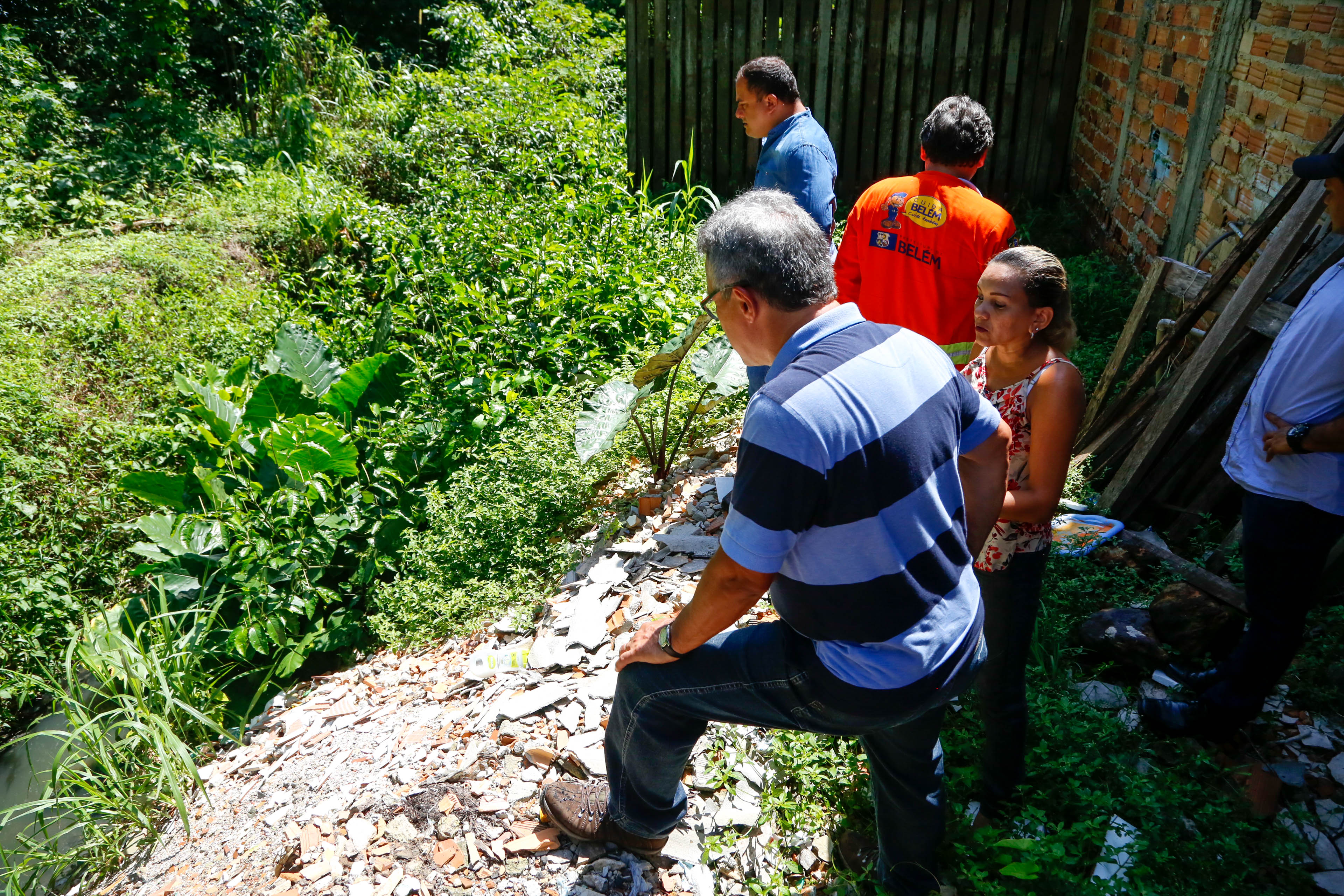 Moradores do Souza e Marco recebem obra de recapeamento asfáltico