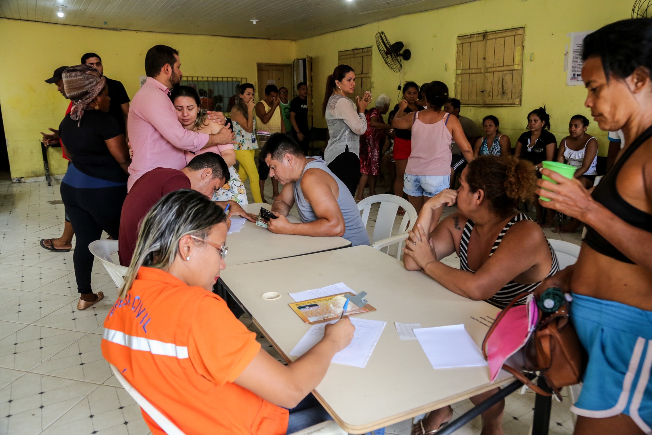 Prefeitura de Belém atende famílias atingidas por incêndio na Vila da Barca