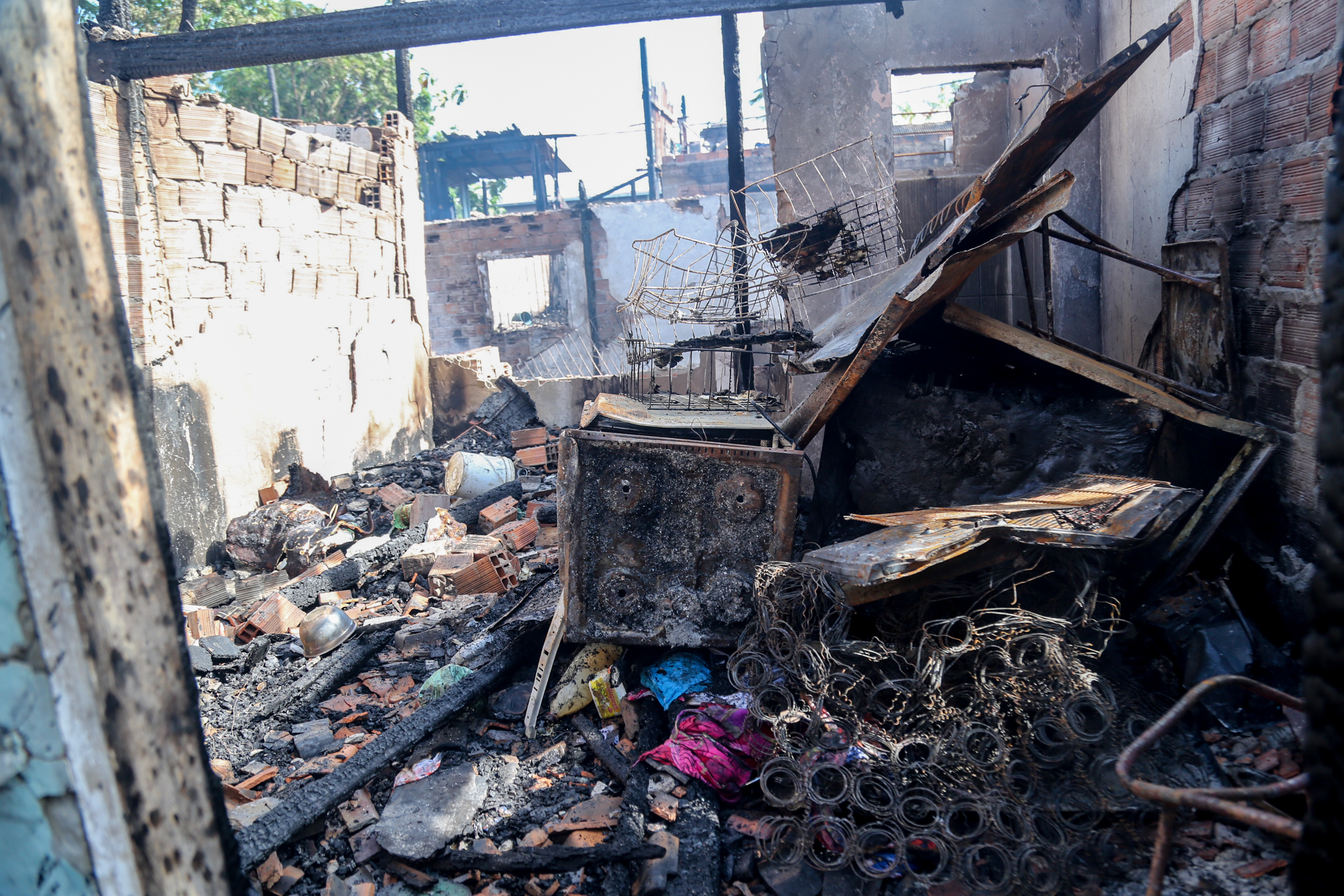 Prefeitura de Belém atende famílias atingidas por incêndio na Vila da Barca