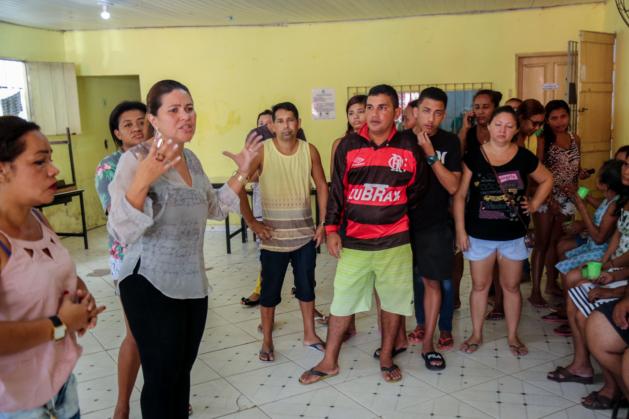Prefeitura de Belém atende famílias atingidas por incêndio na Vila da Barca