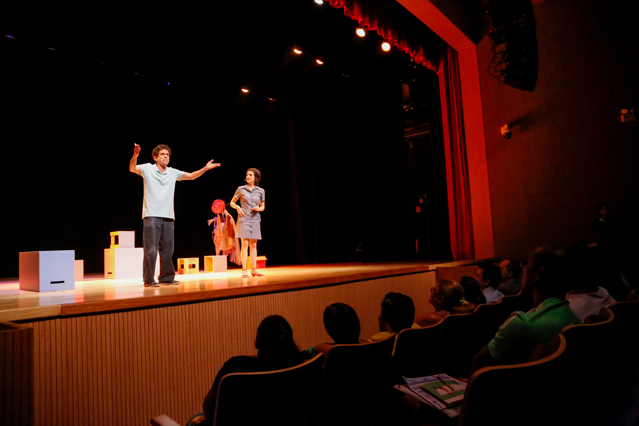 Prefeitura de Belém lota teatro no lançamento do Portal Municipal do Empreendedor