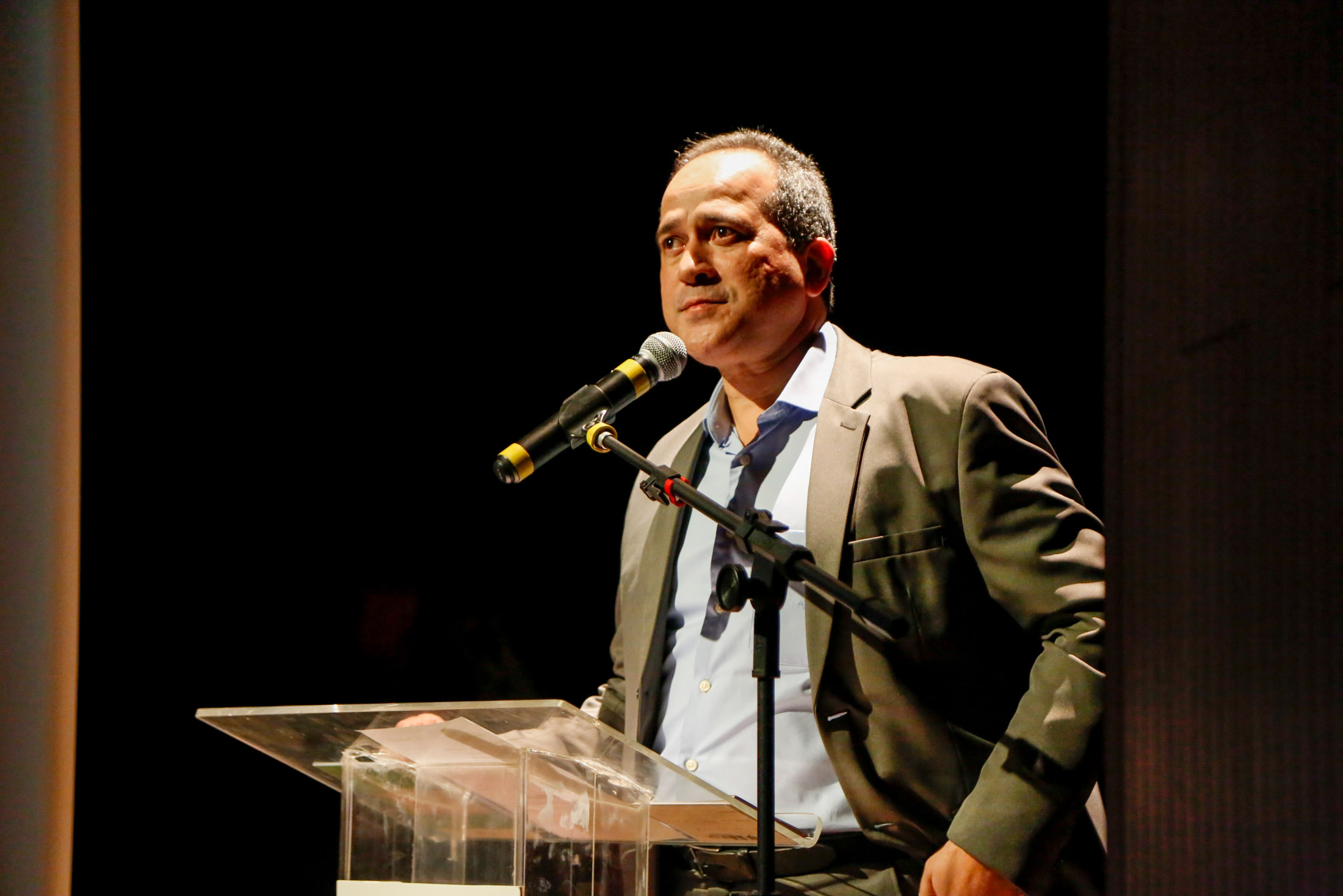 Prefeitura de Belém lota teatro no lançamento do Portal Municipal do Empreendedor