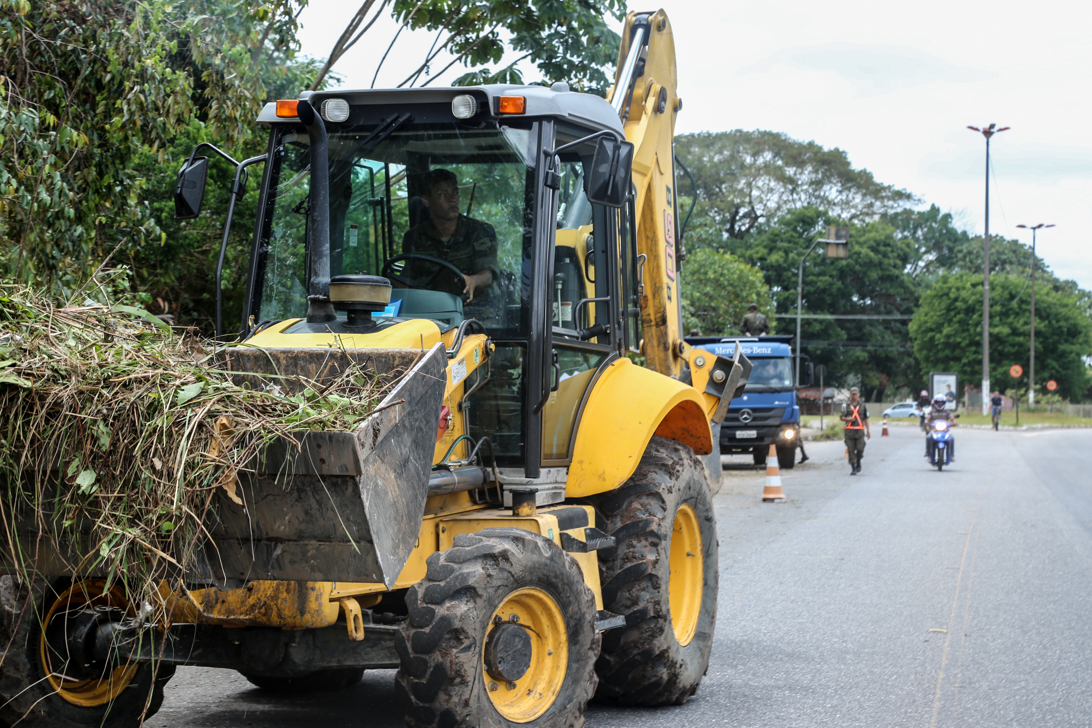 Prefeitura realiza mutirão de limpeza em parceria com as Forças Armadas e Infraero