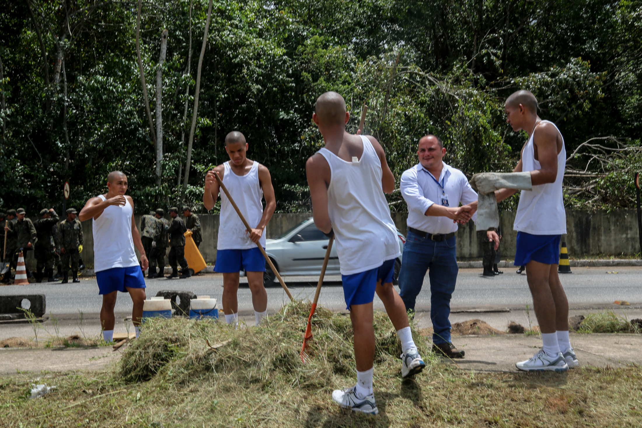 Prefeitura realiza mutirão de limpeza em parceria com as Forças Armadas e Infraero