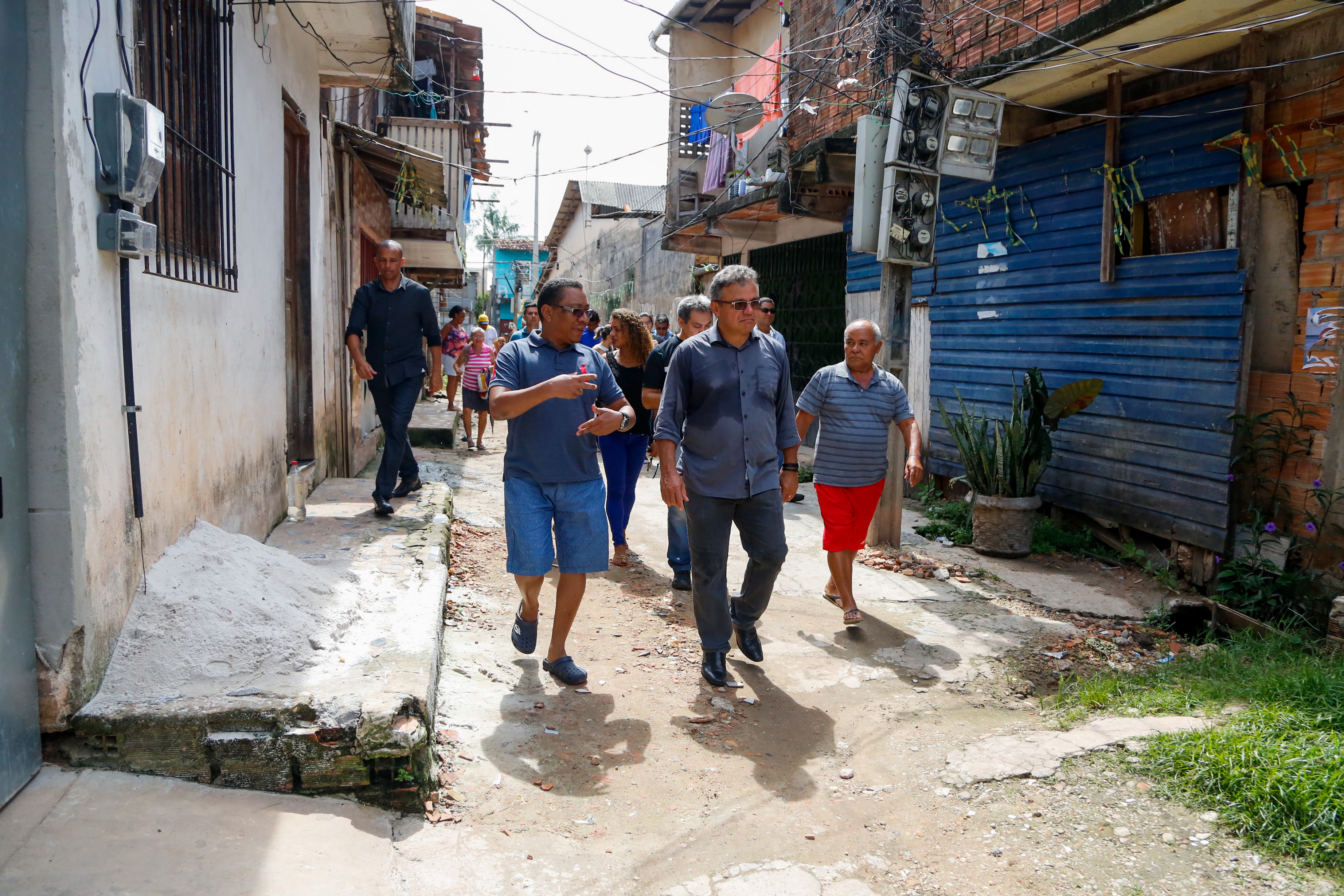 Moradores celebram obras de asfaltamento na Rua 20 de Fevereiro 