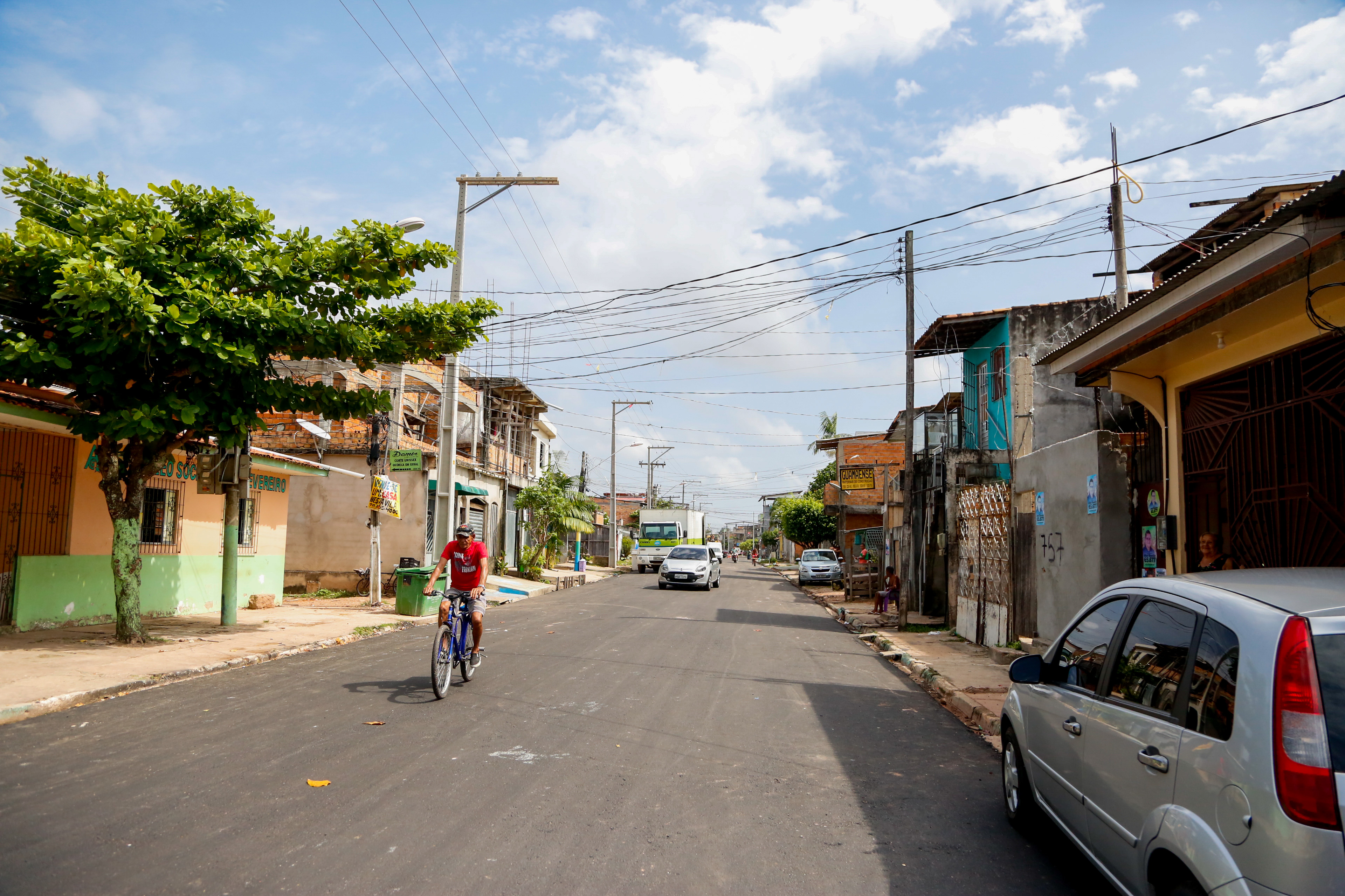Moradores celebram obras de asfaltamento na Rua 20 de Fevereiro 