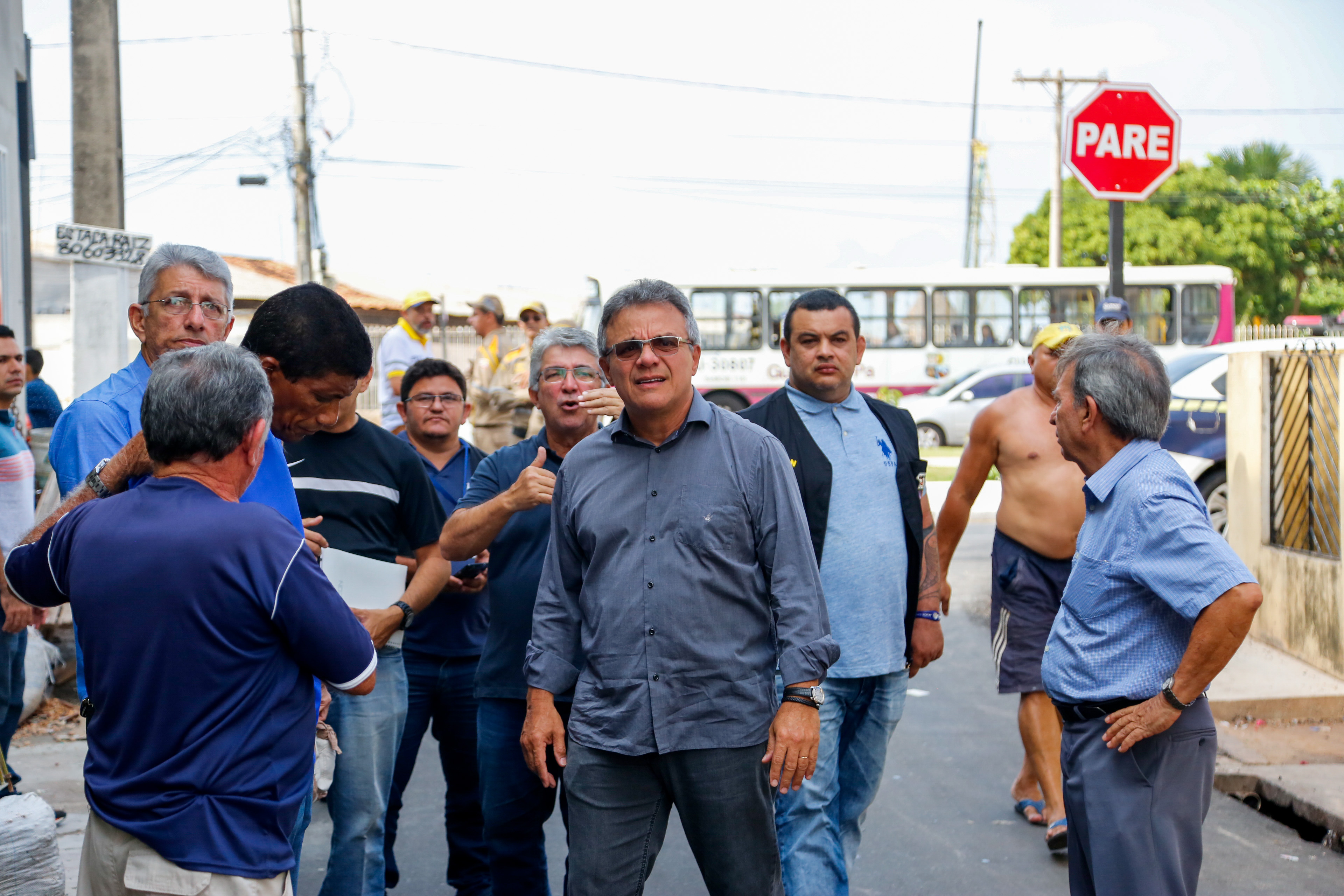 Moradores celebram obras de asfaltamento na Rua 20 de Fevereiro 