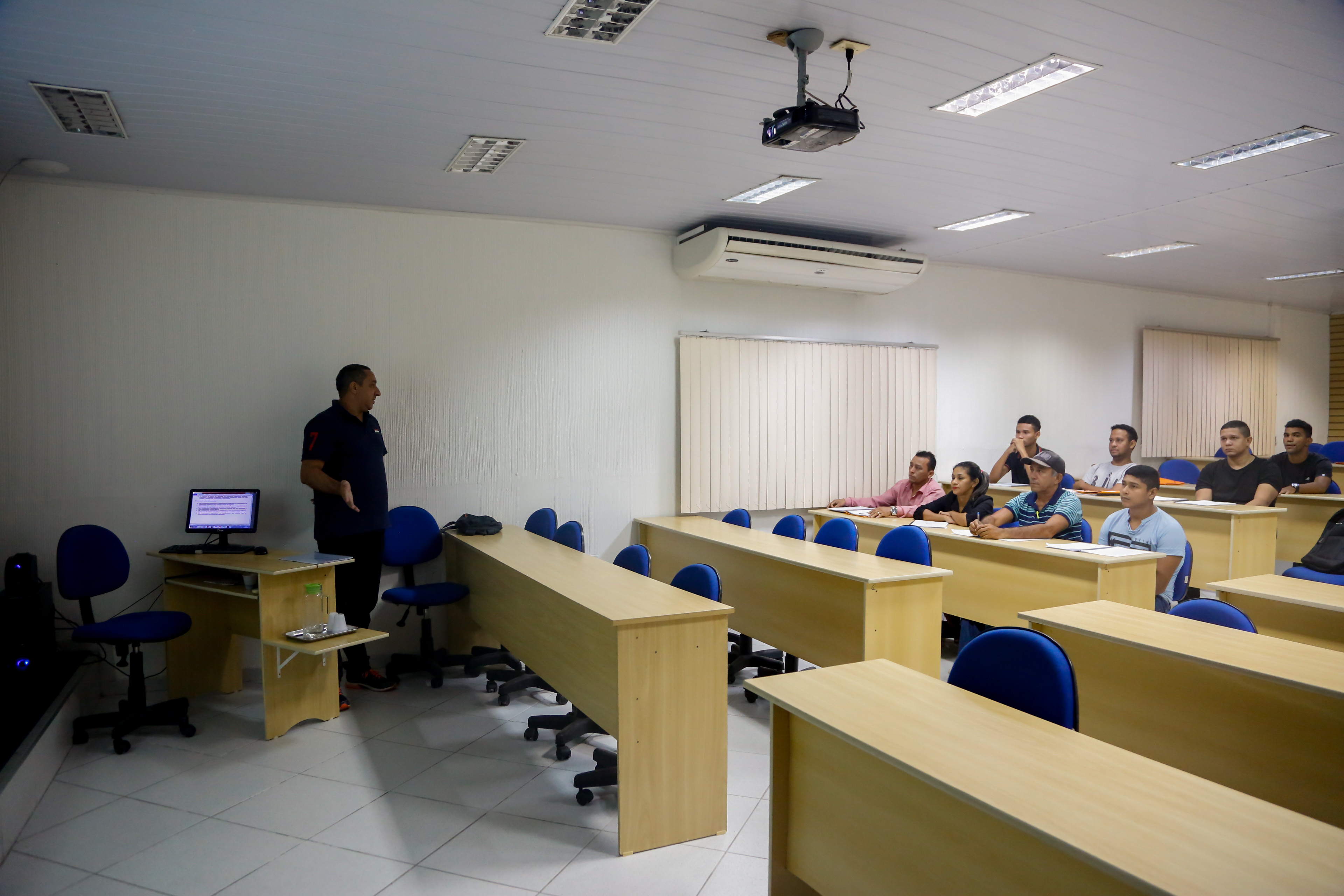 Cursos gratuitos preparam comunidade para o mercado de trabalho