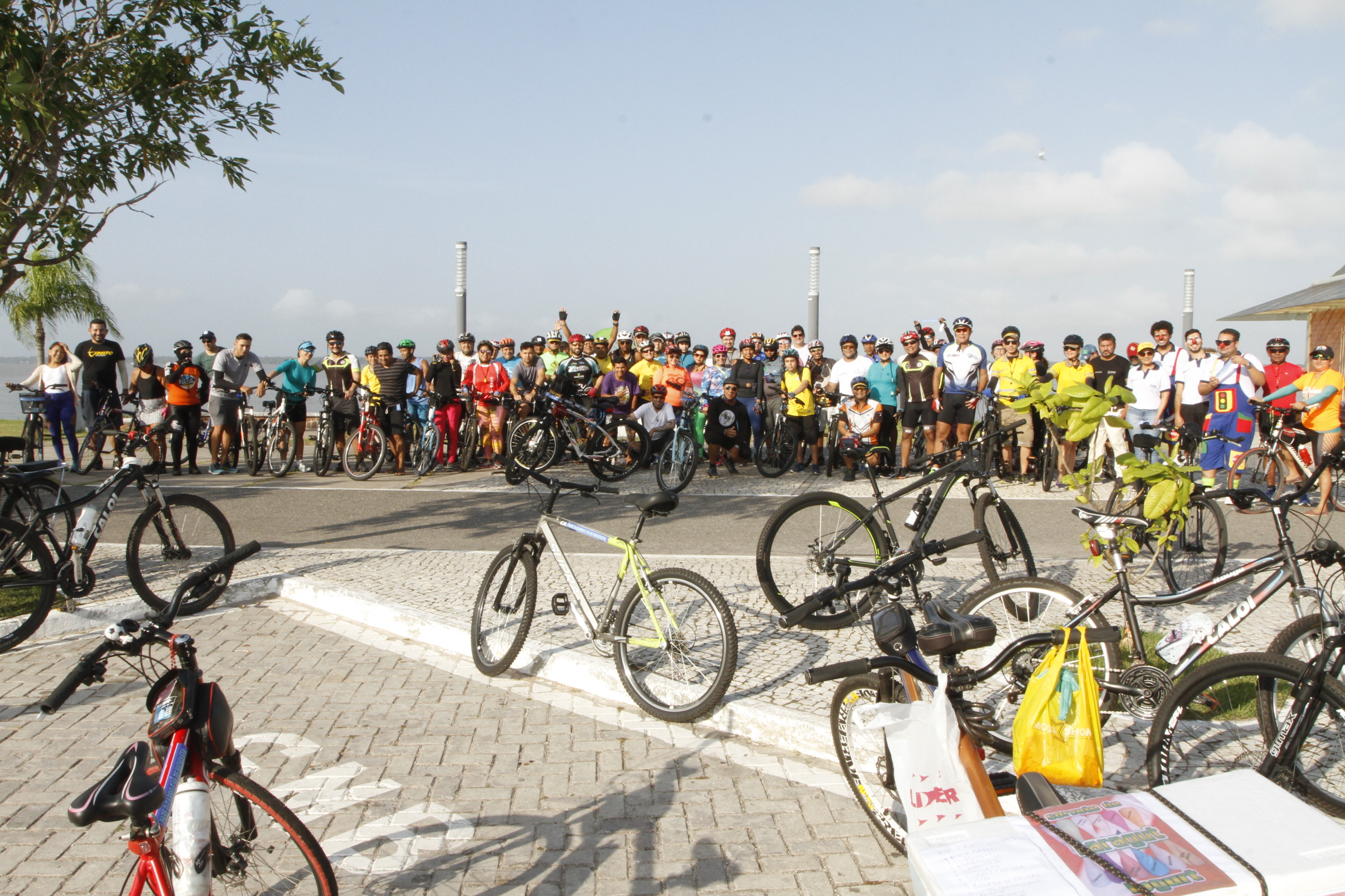 Dia Mundial Sem Carro é celebrado com passeio ciclístico e blitz educativa