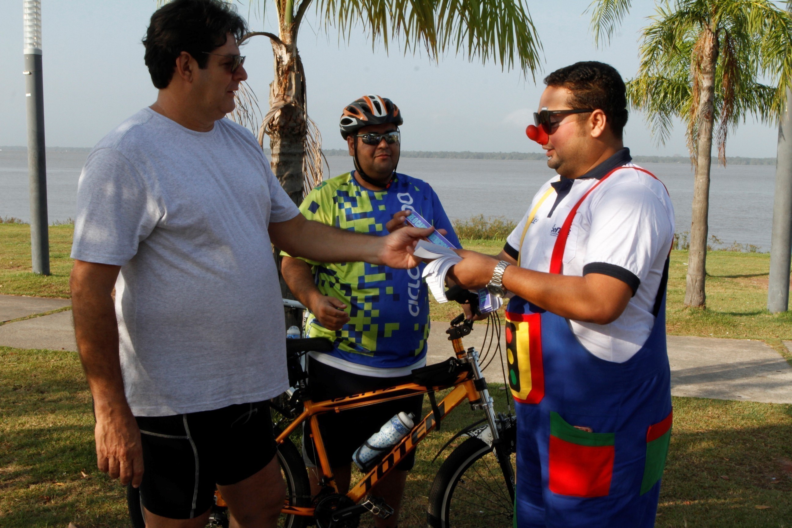 Dia Mundial Sem Carro é celebrado com passeio ciclístico e blitz educativa