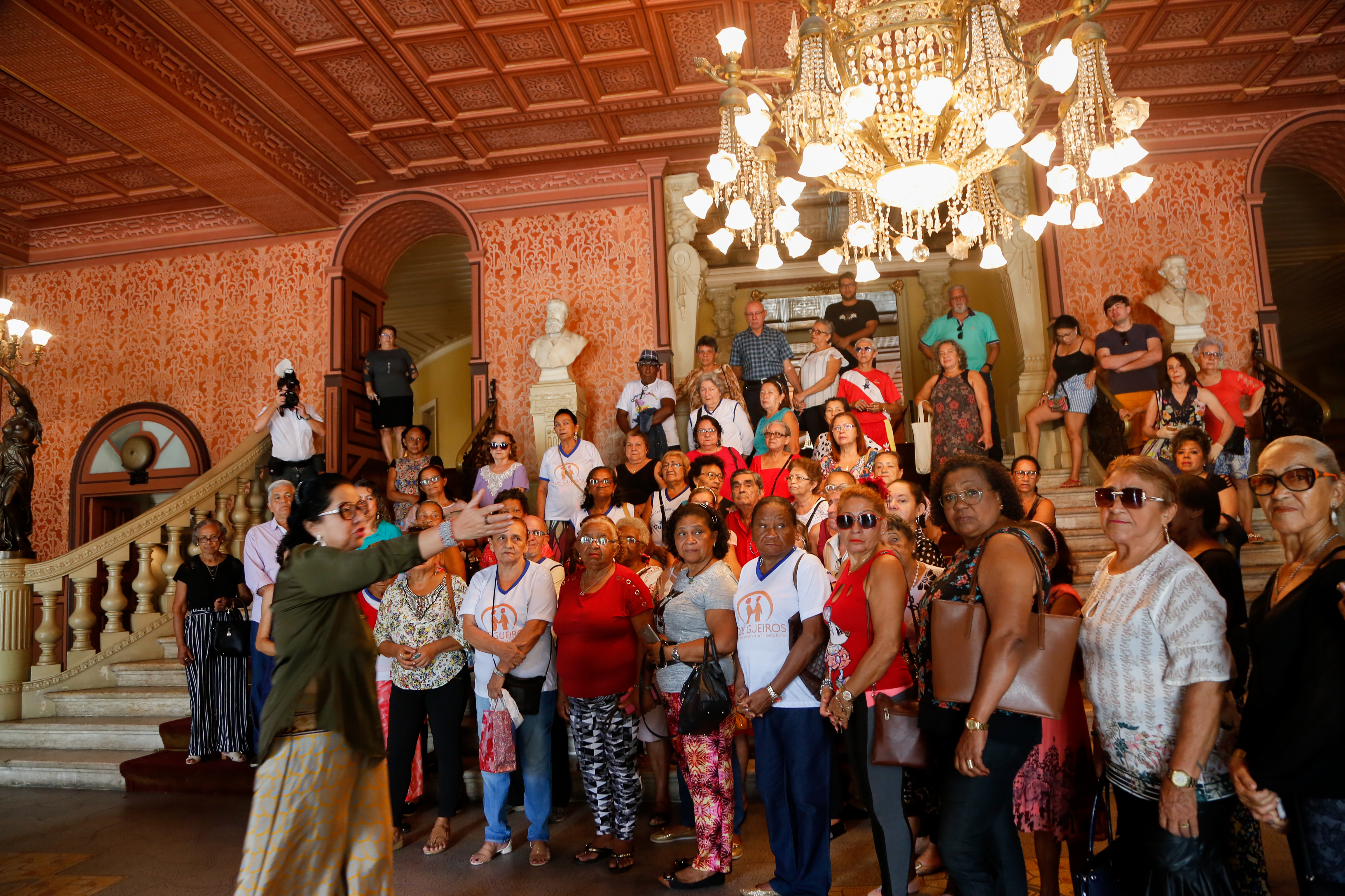 Idosos do Centro Zoé Gueiros participam de programação especial no Theatro da Paz
