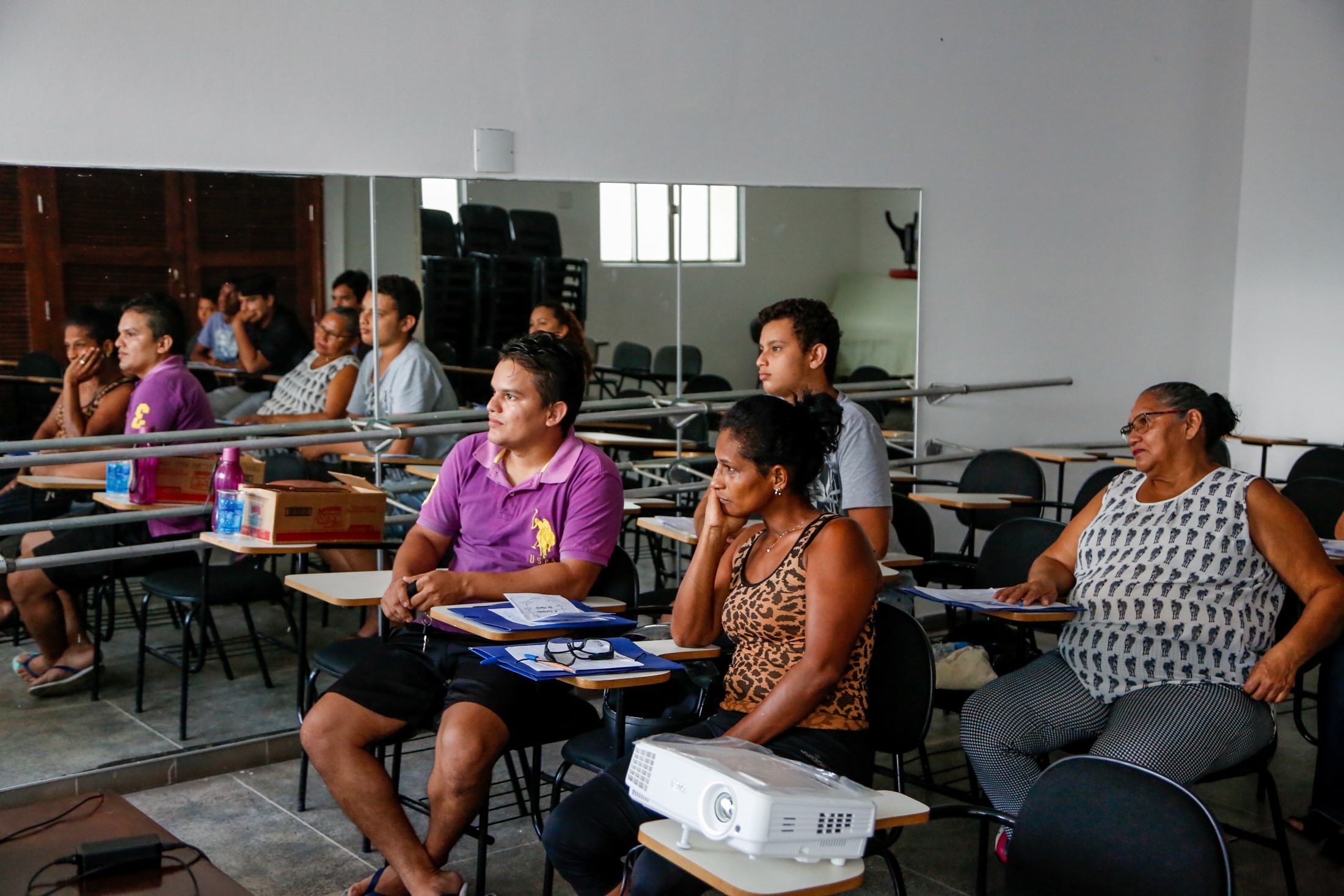Comunidade descobre linguagem audiovisual e é incentivada a produzir vídeos